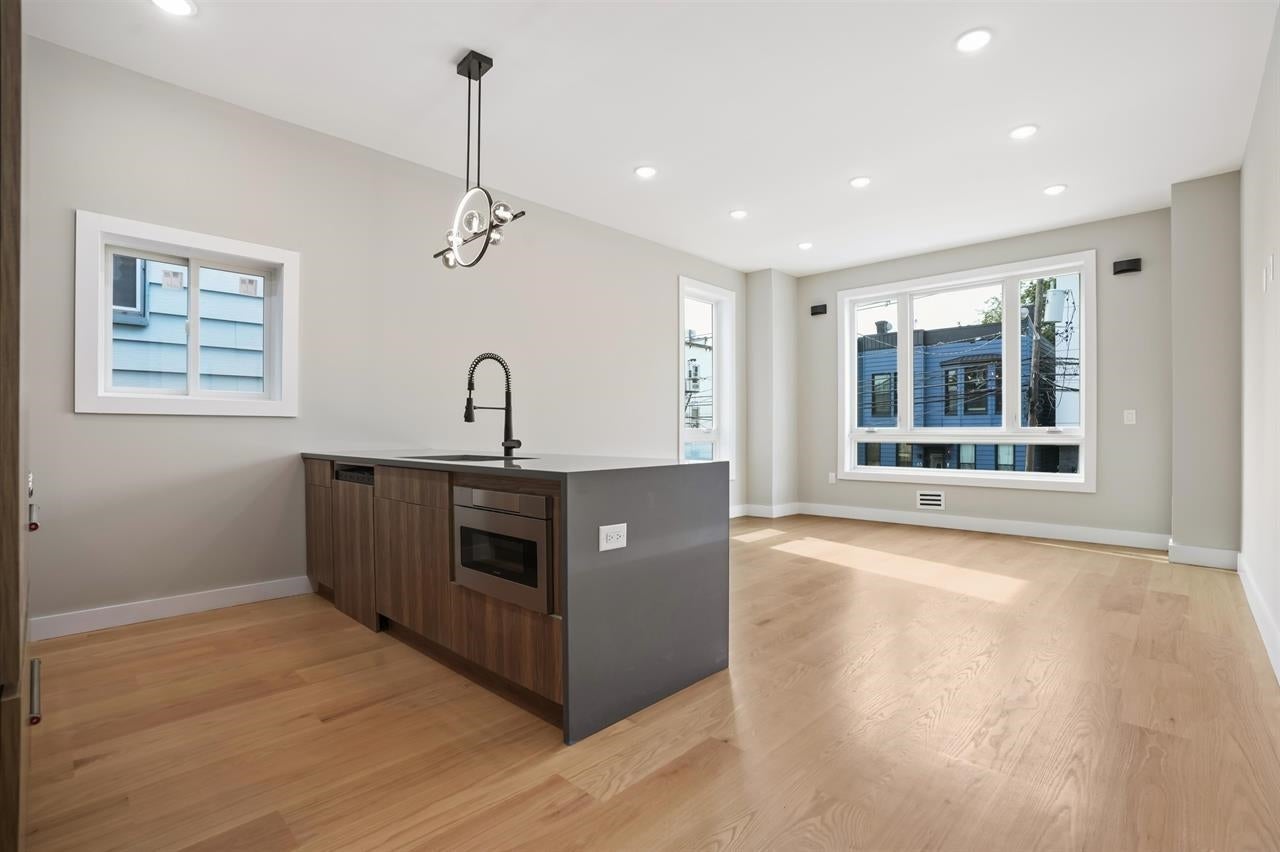 68 Thorne St #1, Jersey City, NJ 07307 photo