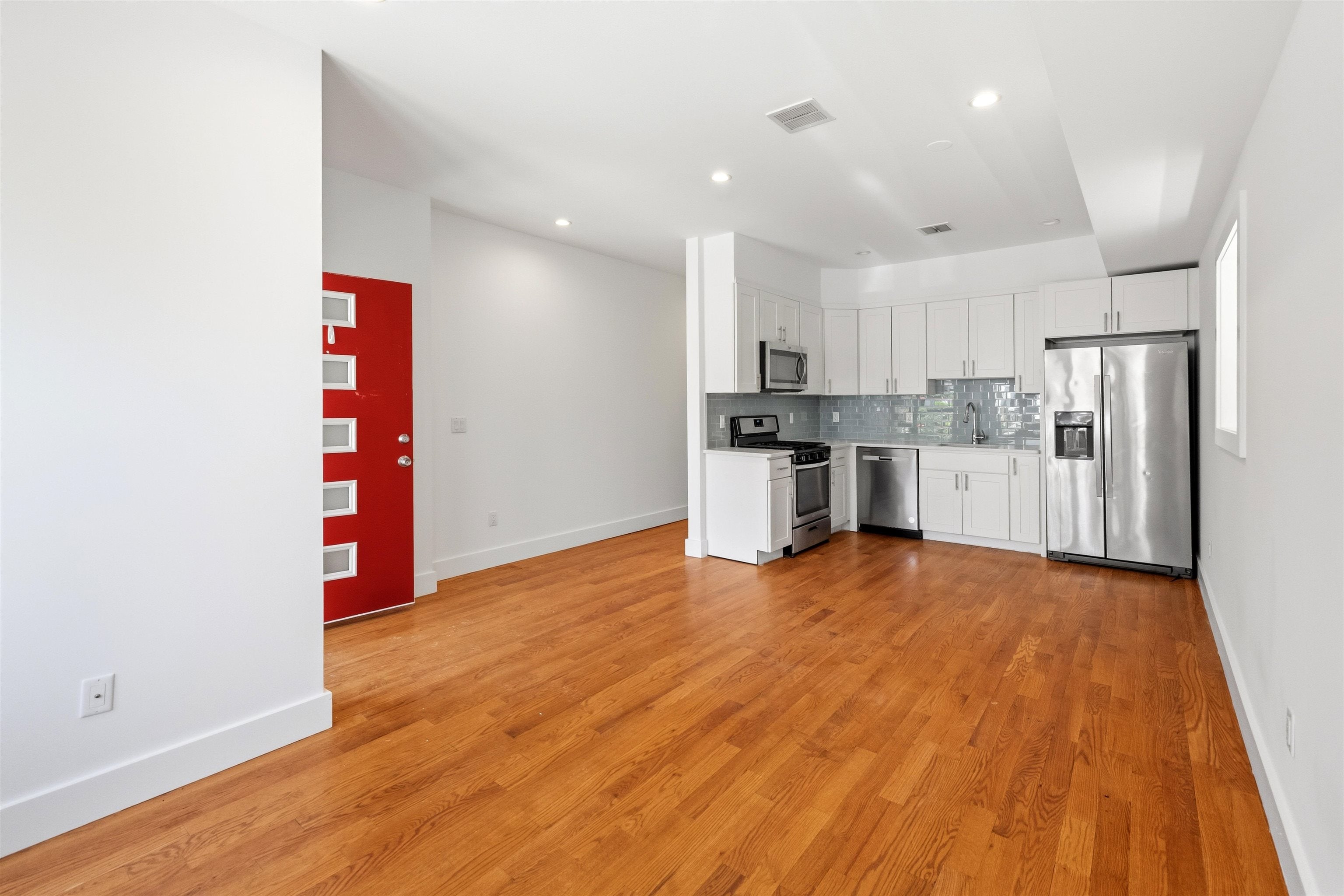 141 Beach St #1 AND 2, Jersey City, NJ 07307 photo
