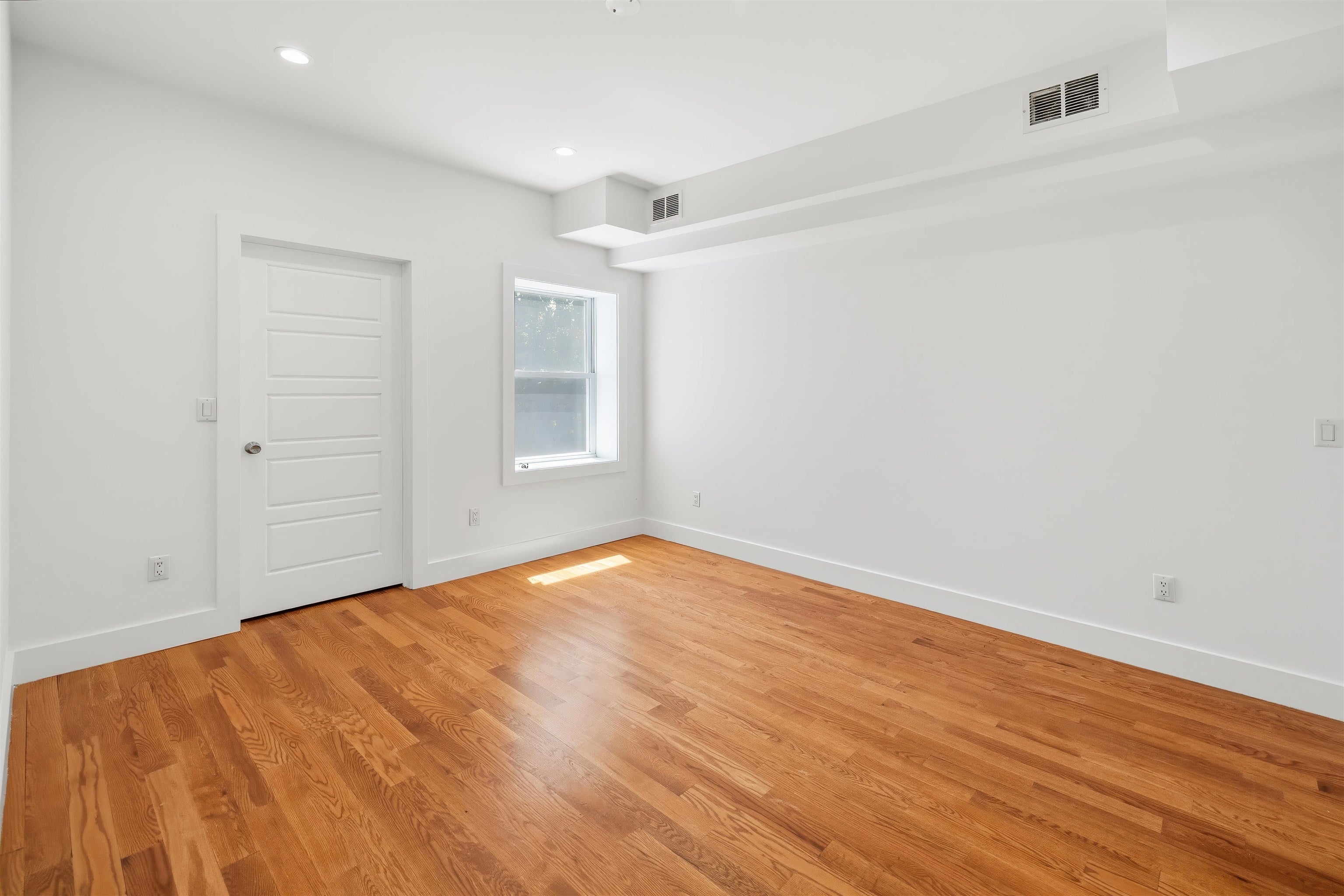141 Beach St #1 AND 2, Jersey City, NJ 07307 photo