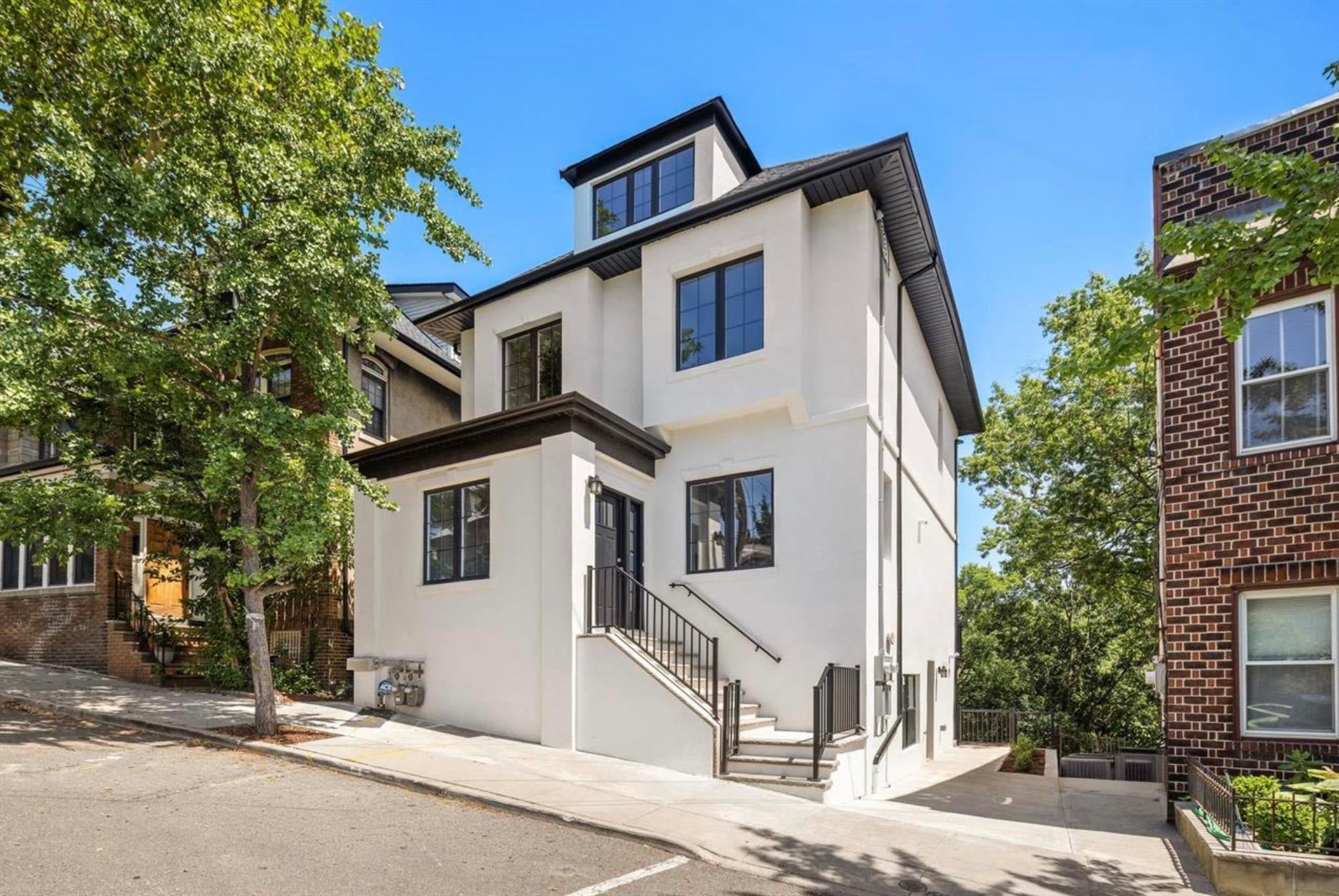 52 Sterling Ave, Weehawken, NJ 07086 photo
