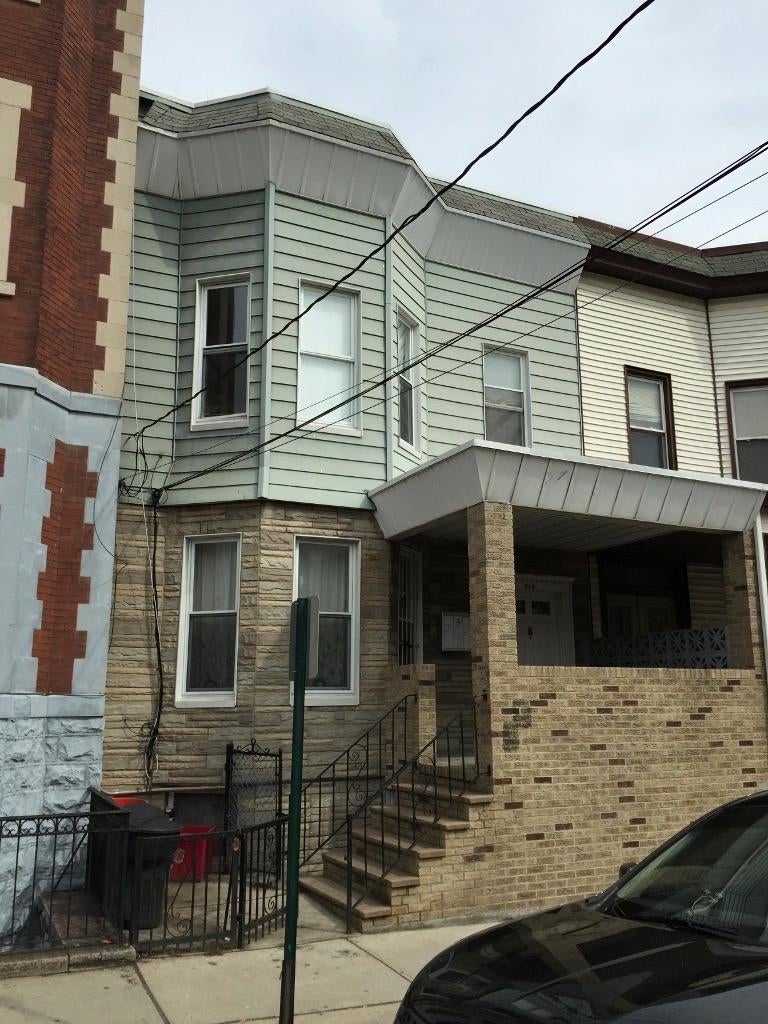 314 49th St, Union City, NJ 07087