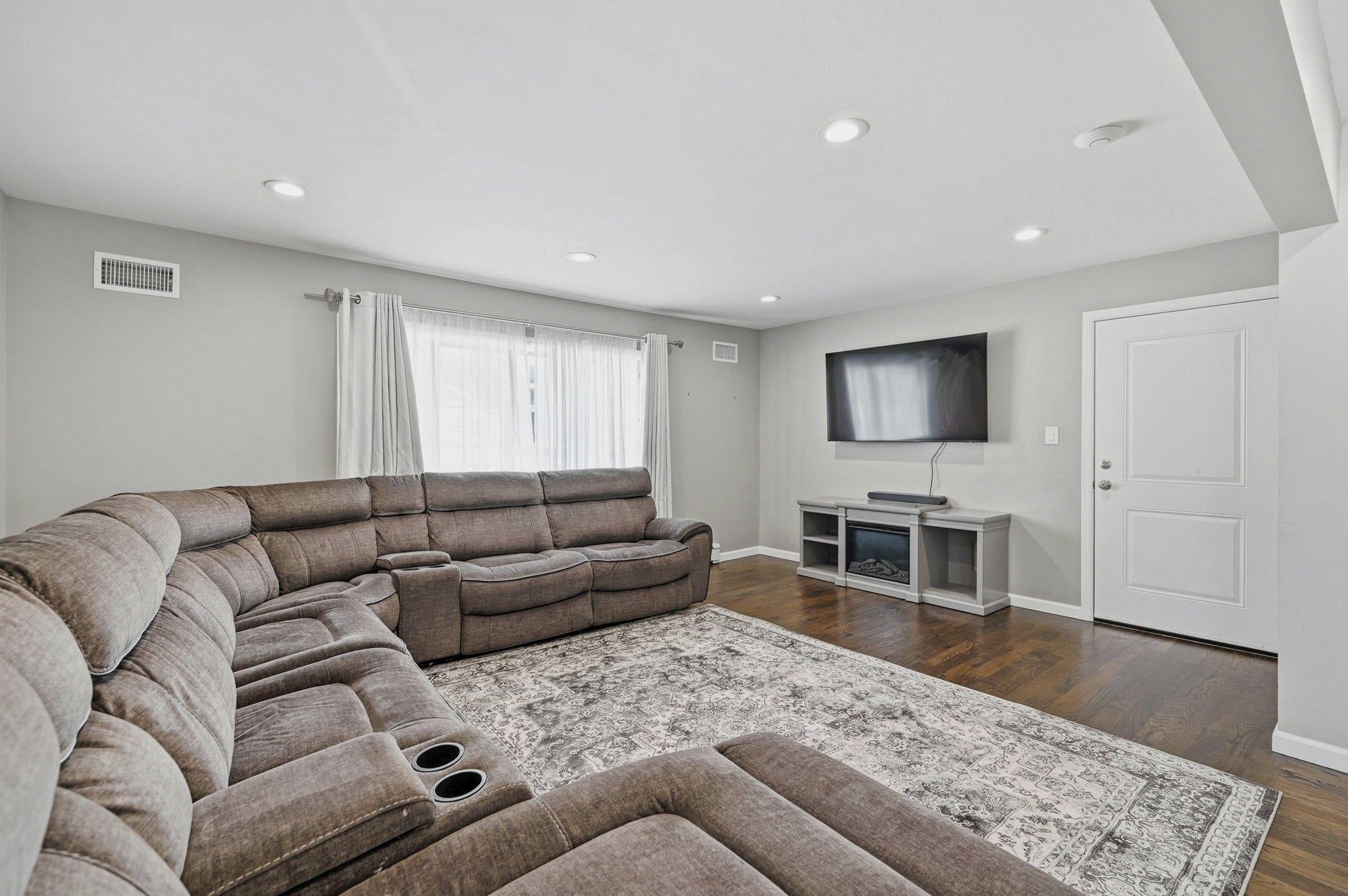 1135 Stonewall Ln, Secaucus, NJ 07094 photo