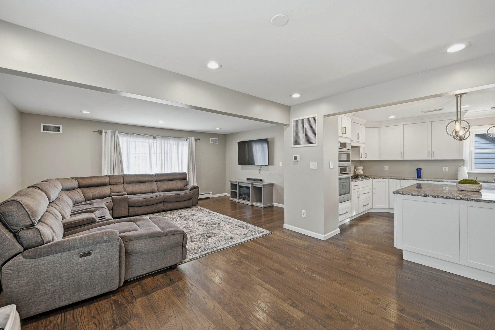 1135 Stonewall Ln, Secaucus, NJ 07094 photo