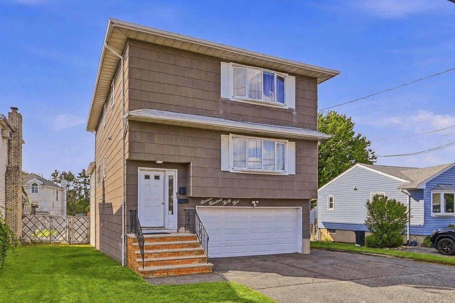 1135 Stonewall Ln, Secaucus, NJ 07094