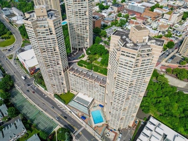 7002 Kennedy Blvd, Guttenberg, NJ 07093