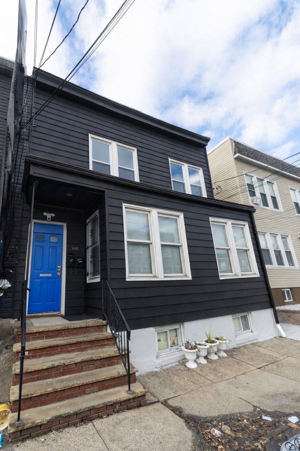 586 11th St, Newark, NJ 07107