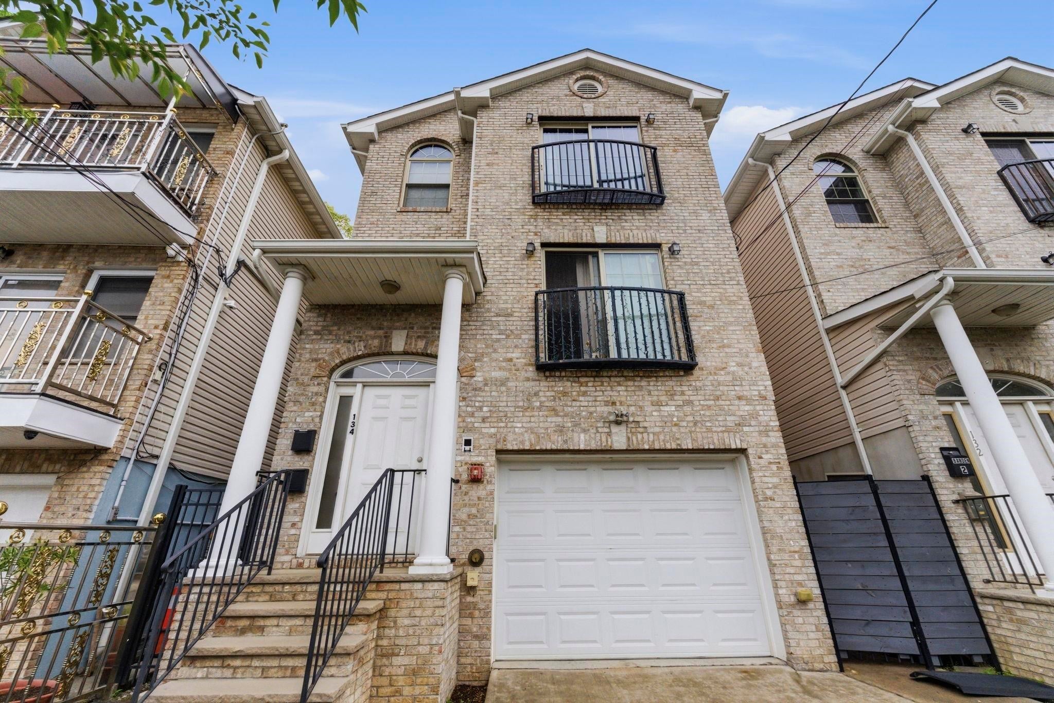 134 Gates Ave, Jersey City, NJ 07305