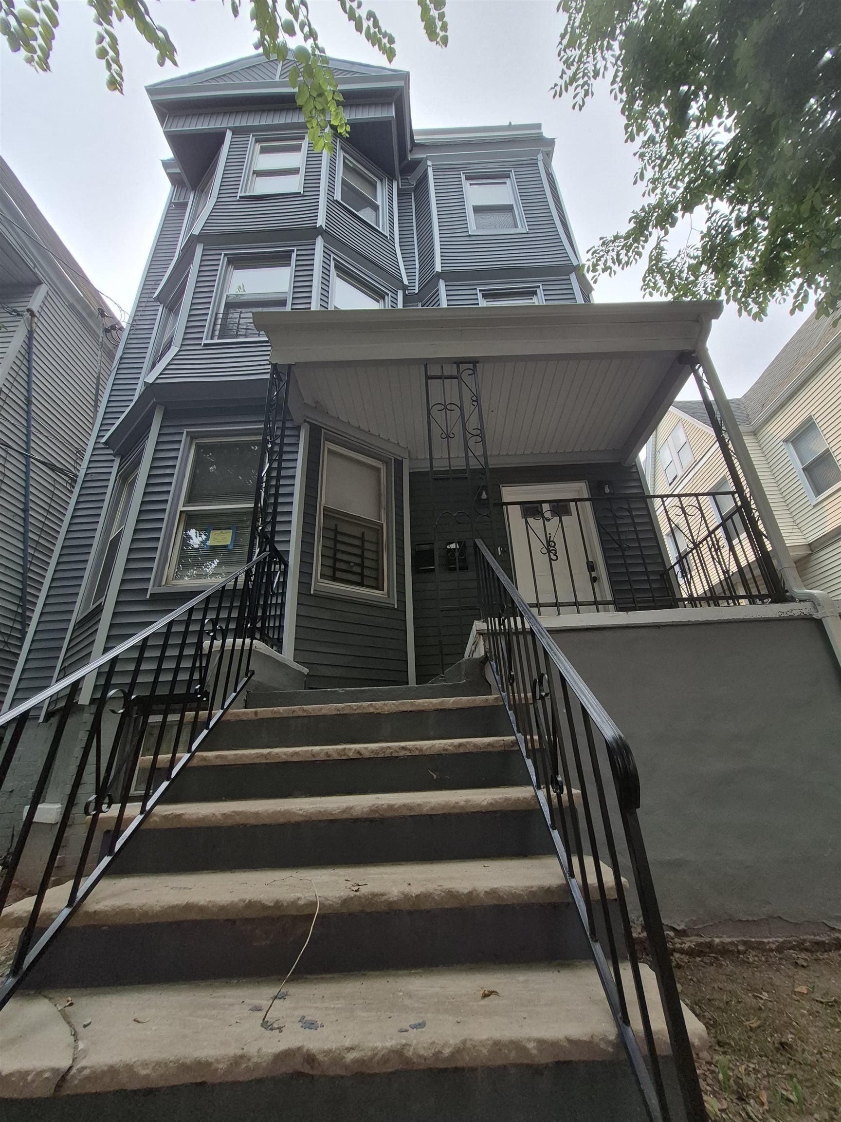 63 7th St, Newark, NJ 07107