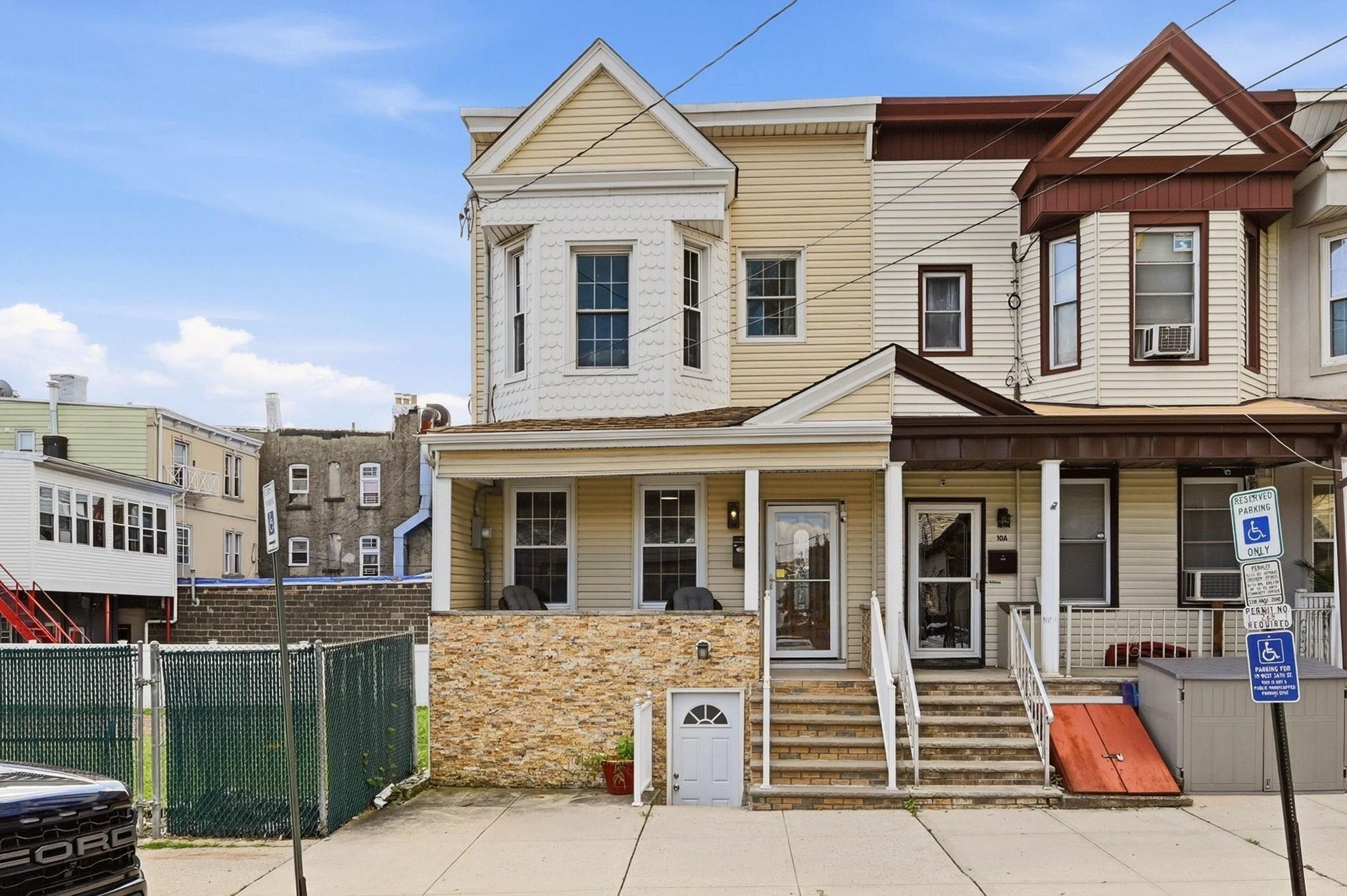 10 36th St, Bayonne, NJ 07002