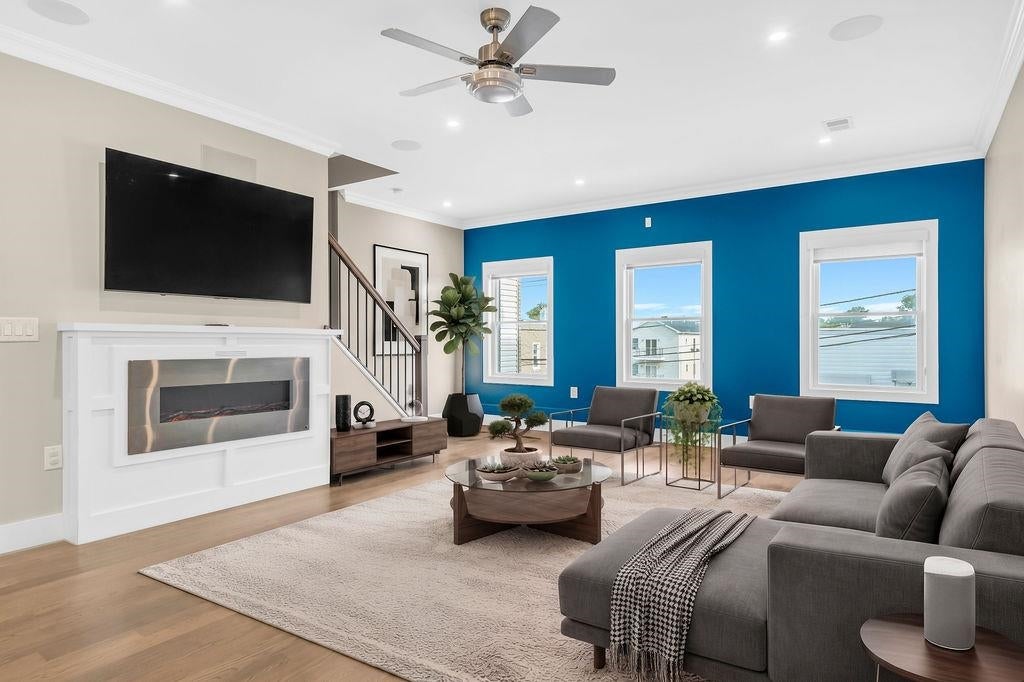 9 Stagg St, Jersey City, NJ 07306
