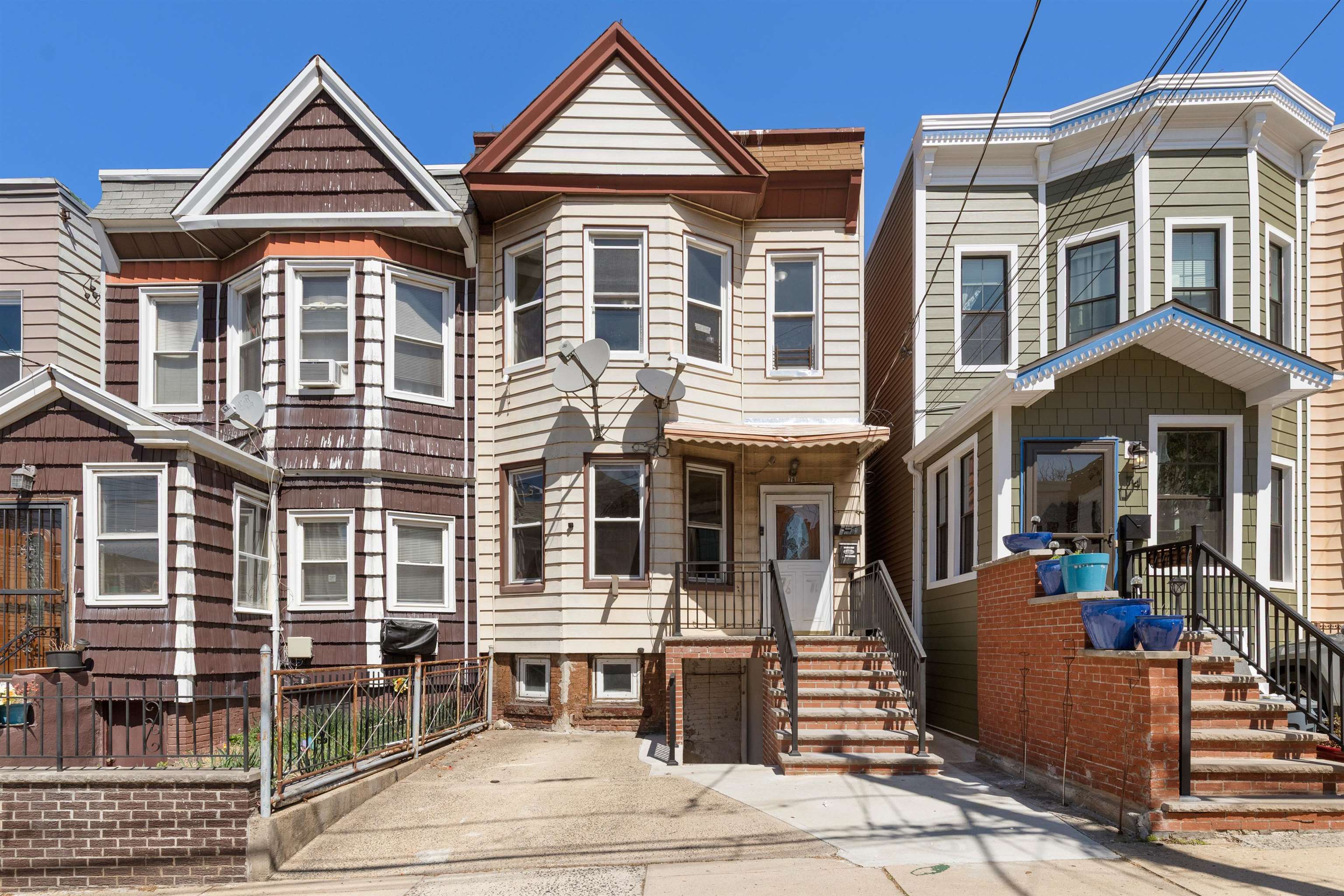 76 Beach St, Jersey City, NJ 07307
