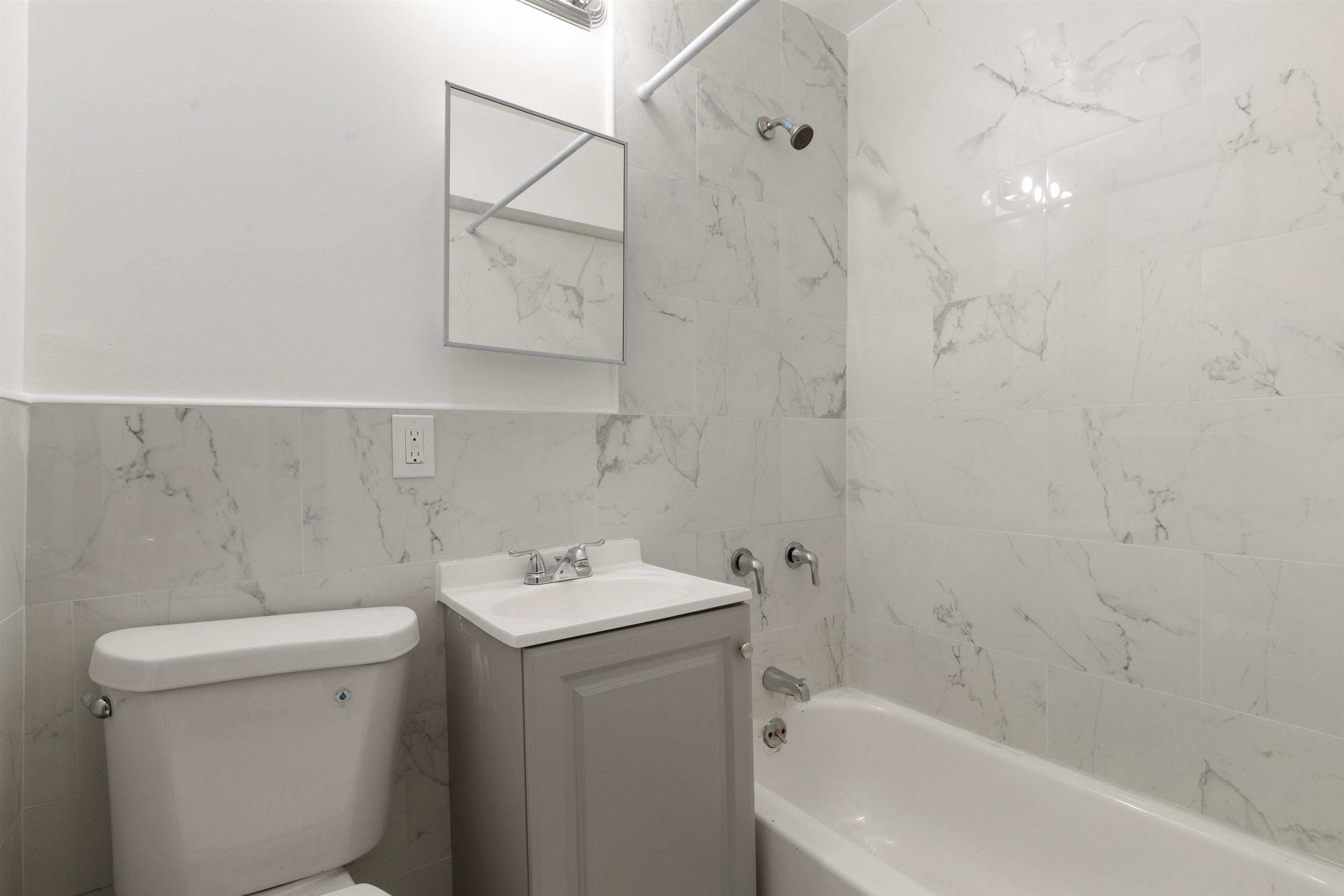 76 Beach St, Jersey City, NJ 07307 photo