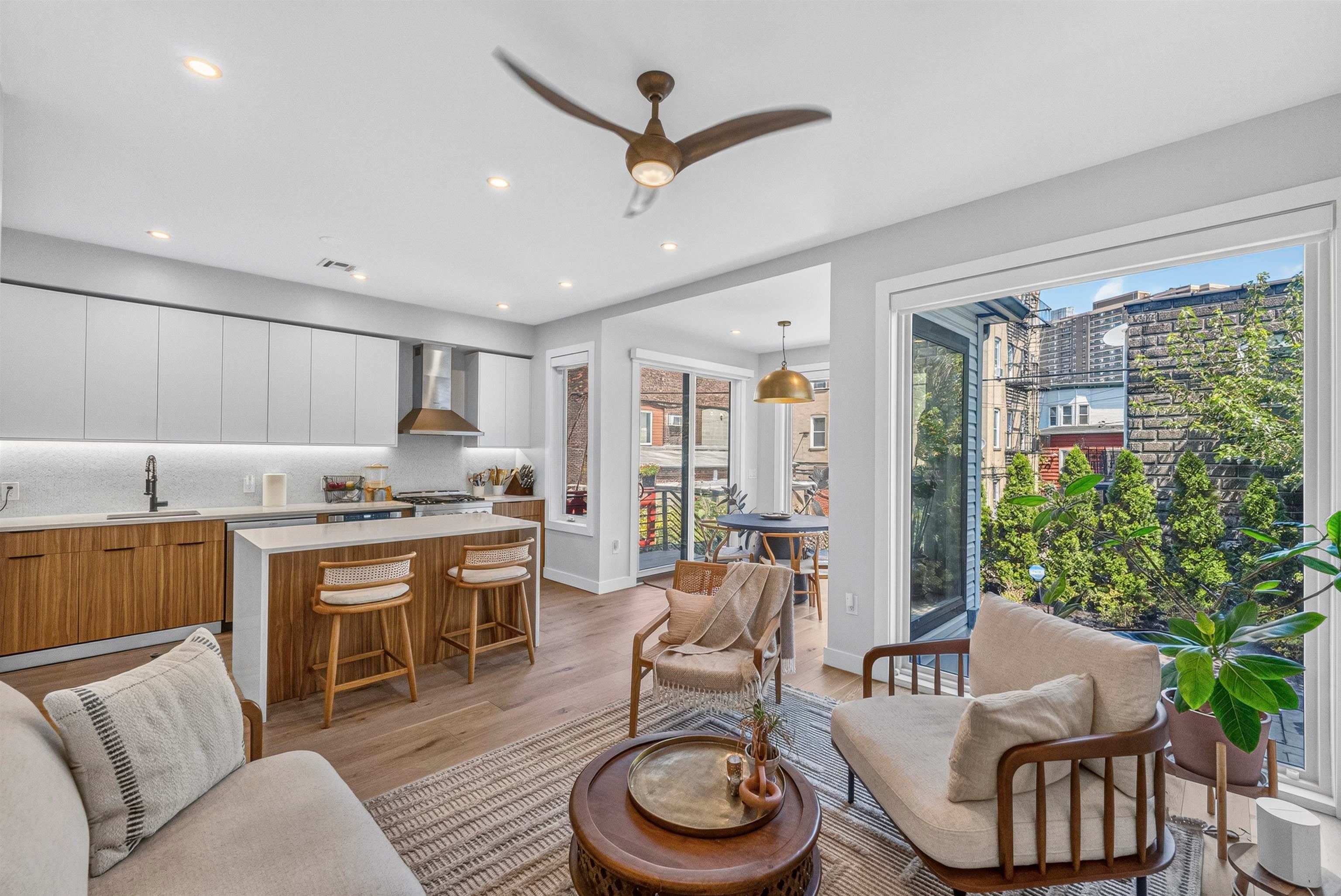 72 46th St, Weehawken, NJ 07086