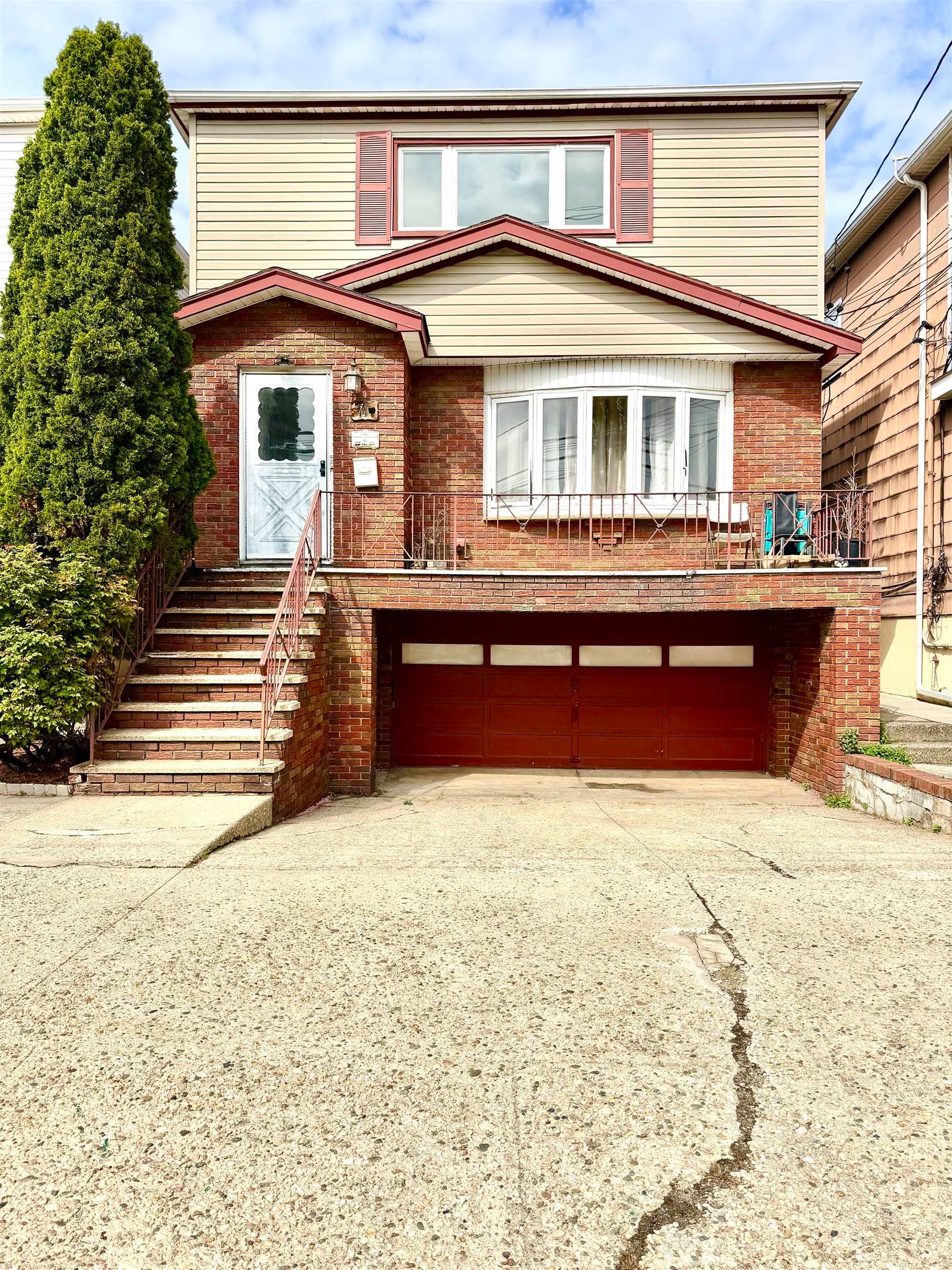 71 Linnet St, Bayonne, NJ 07002