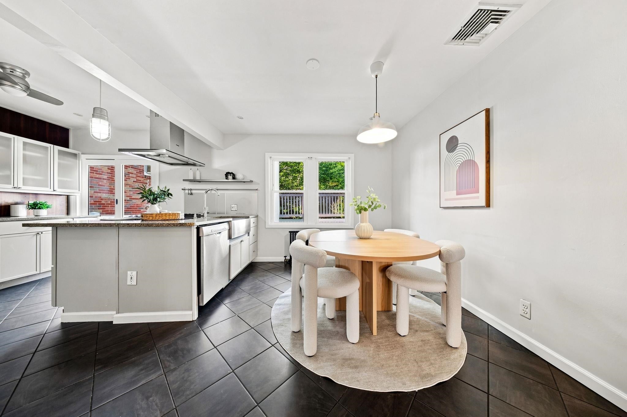 606 82nd St, North Bergen, NJ 07047 photo