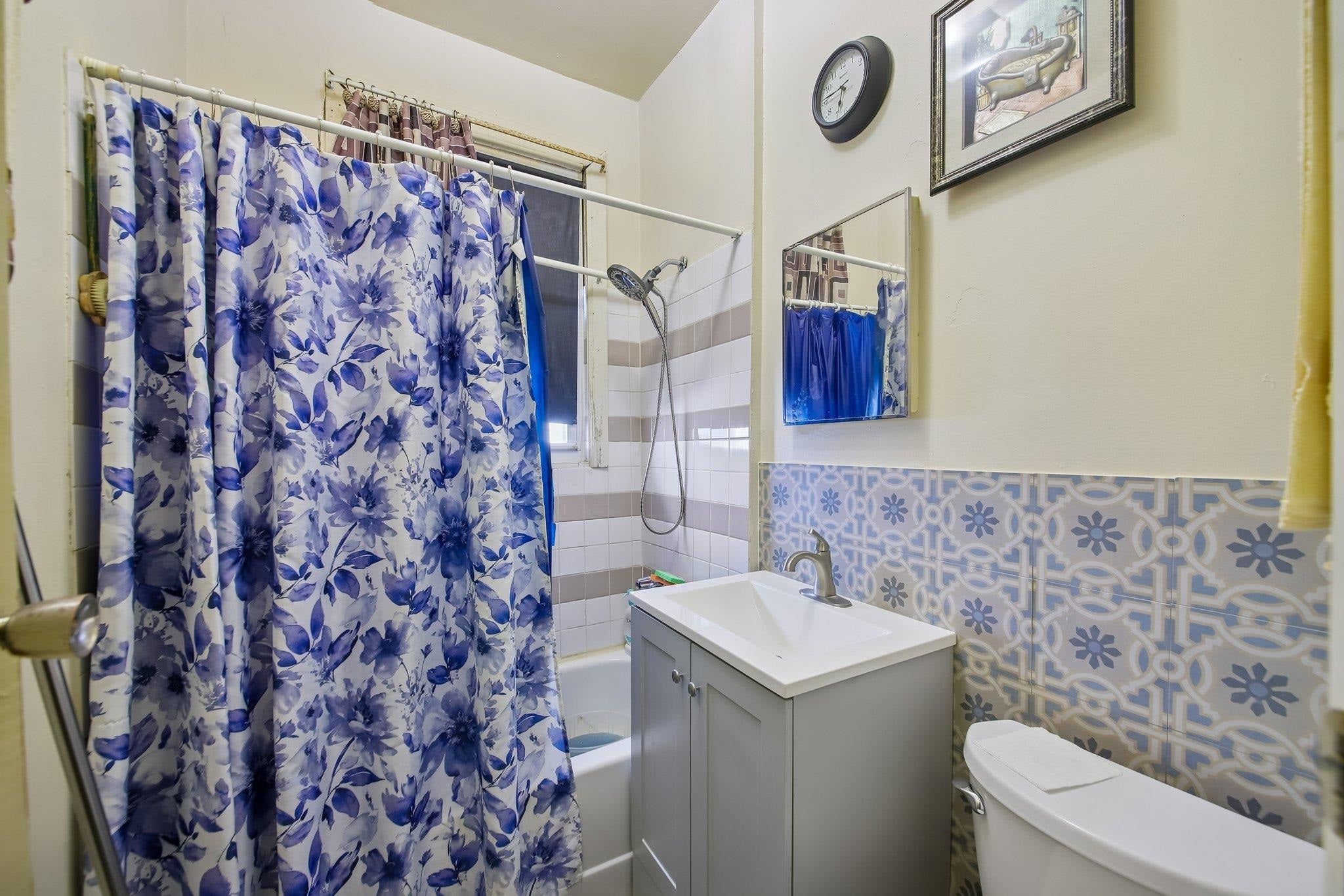17 Myrtle Ave, Jersey City, NJ 07305 photo