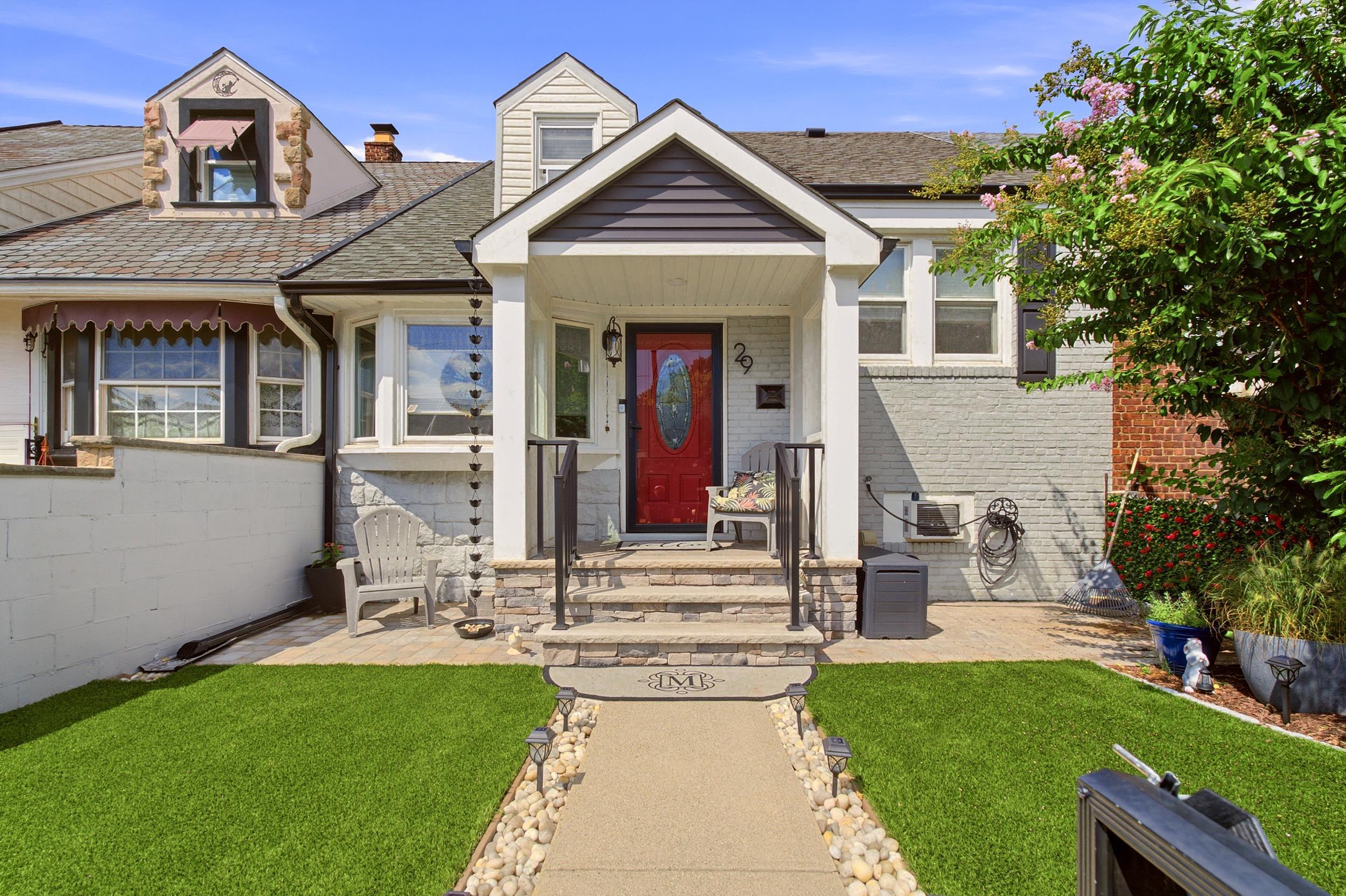 29 Parkside Ln, Bayonne, NJ 07002 photo