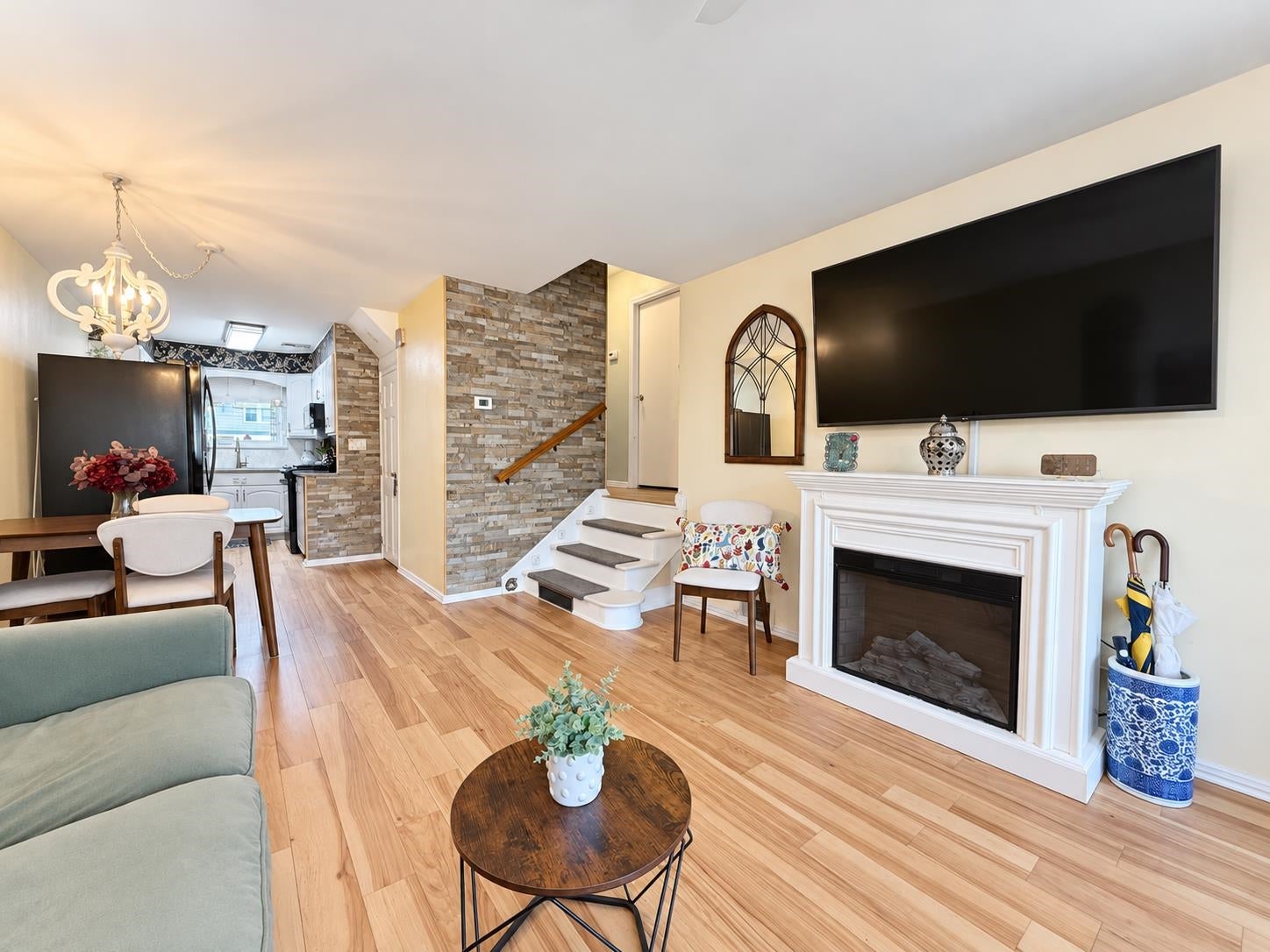 29 Parkside Ln, Bayonne, NJ 07002 photo