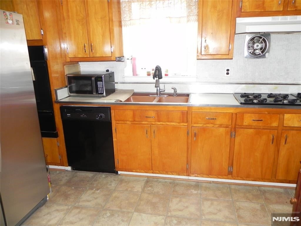 26 Marshall Ave, Little Ferry, NJ 07643 photo