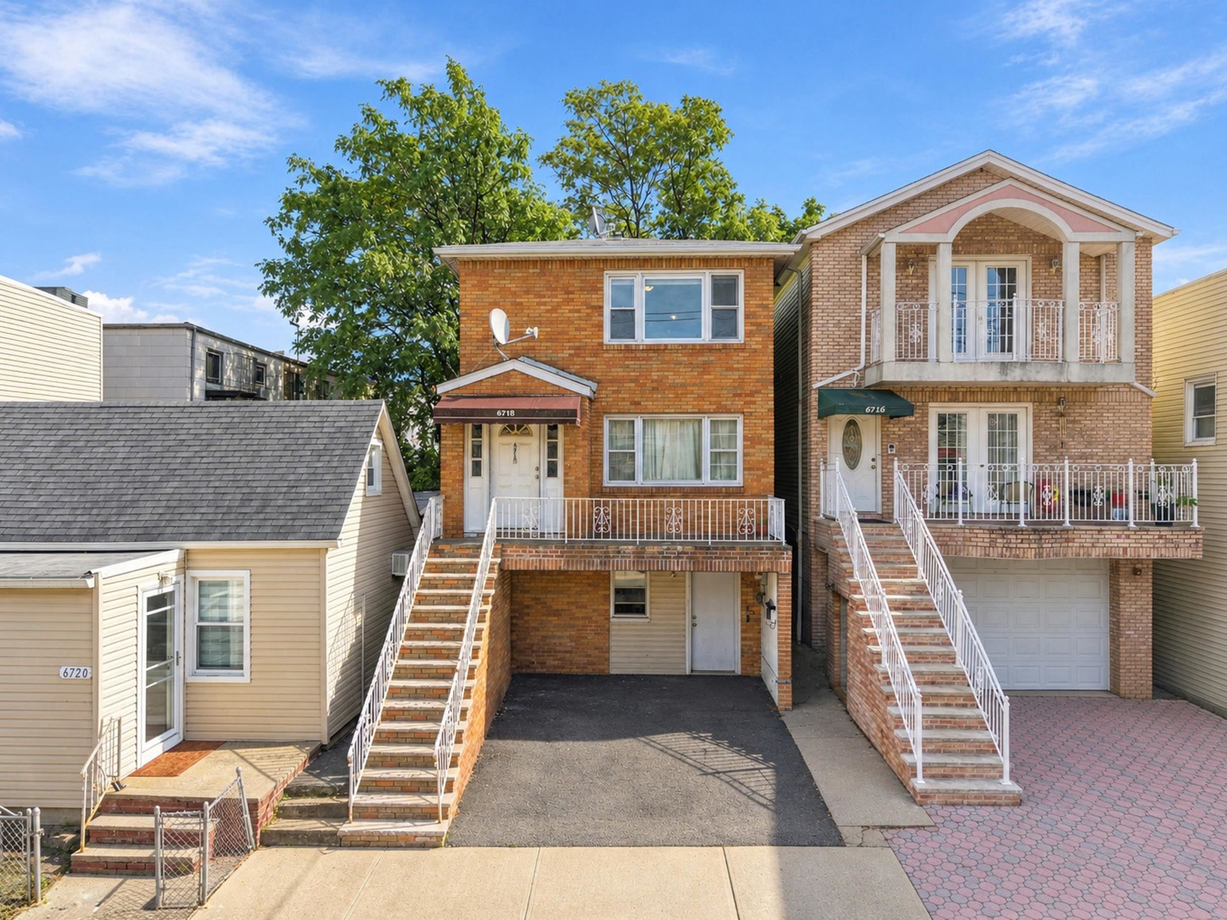 6718 Jackson St, Guttenberg, NJ 07093