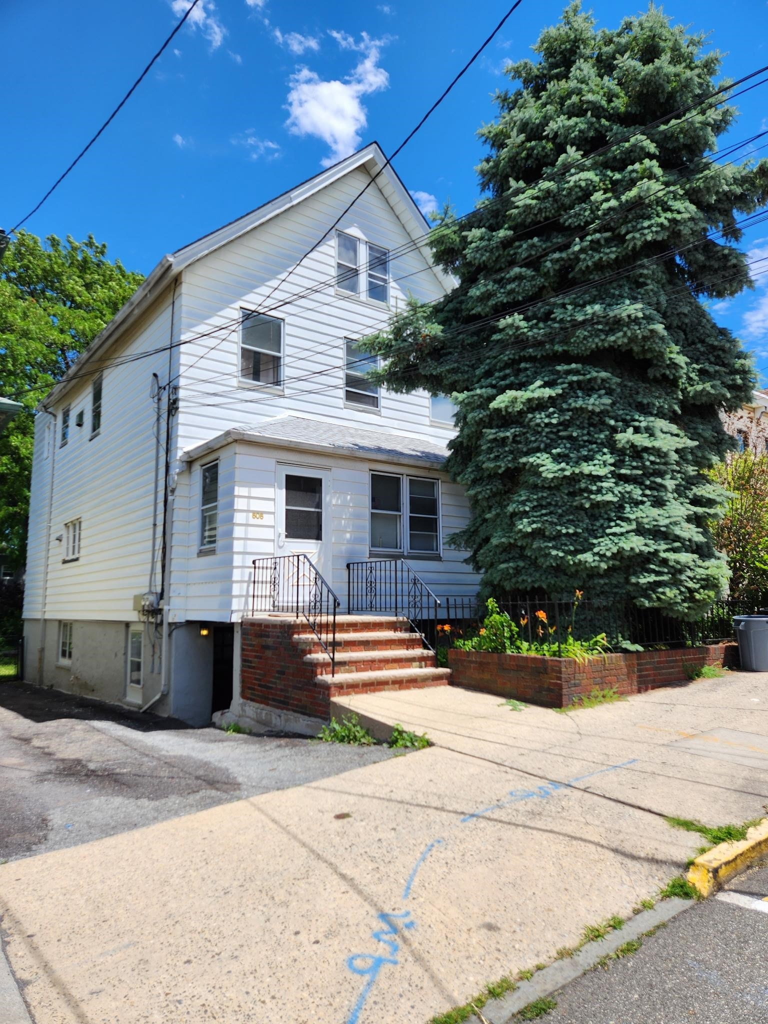 808 76th St, North Bergen, NJ 07047