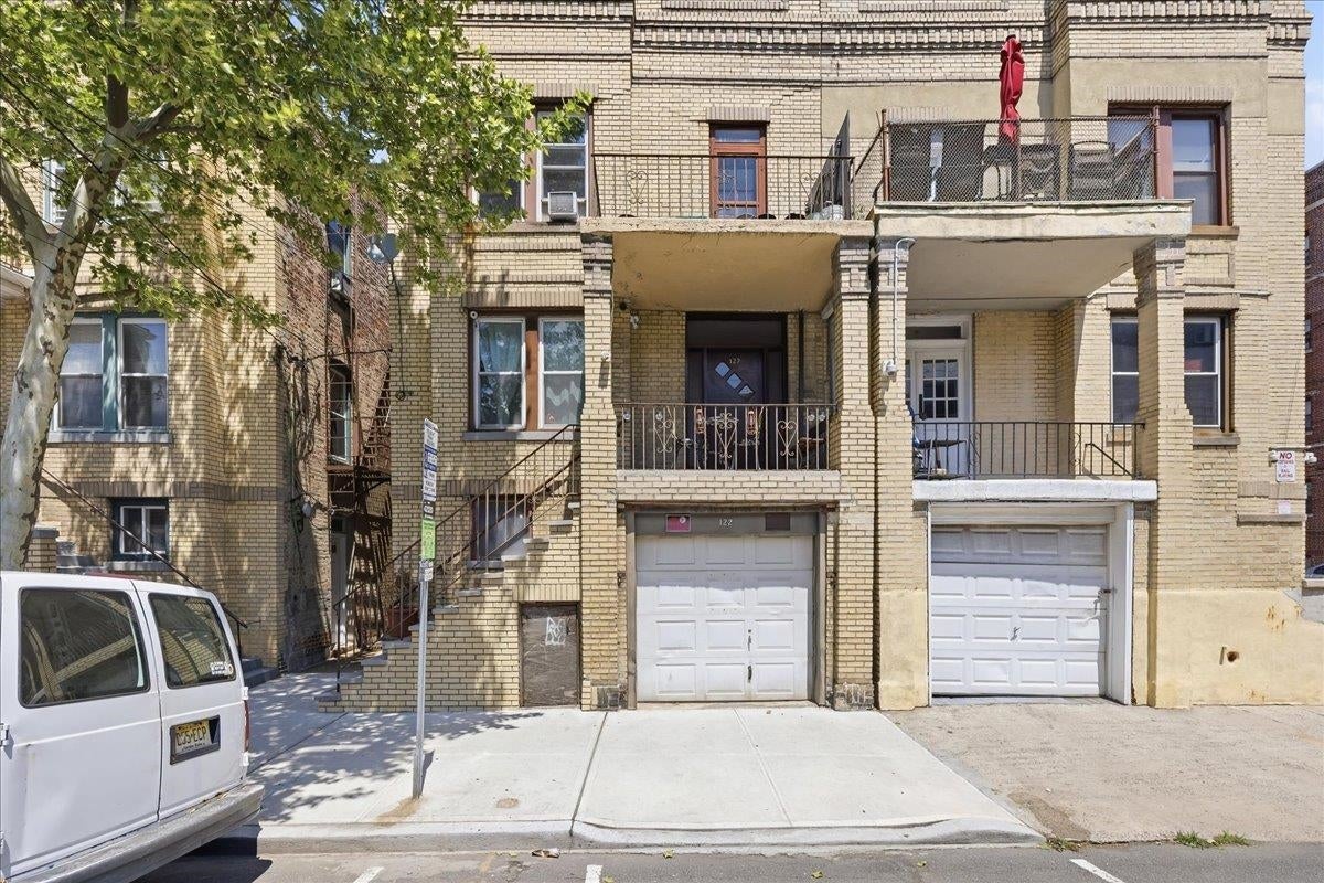 122 61st St, West New York, NJ 07093