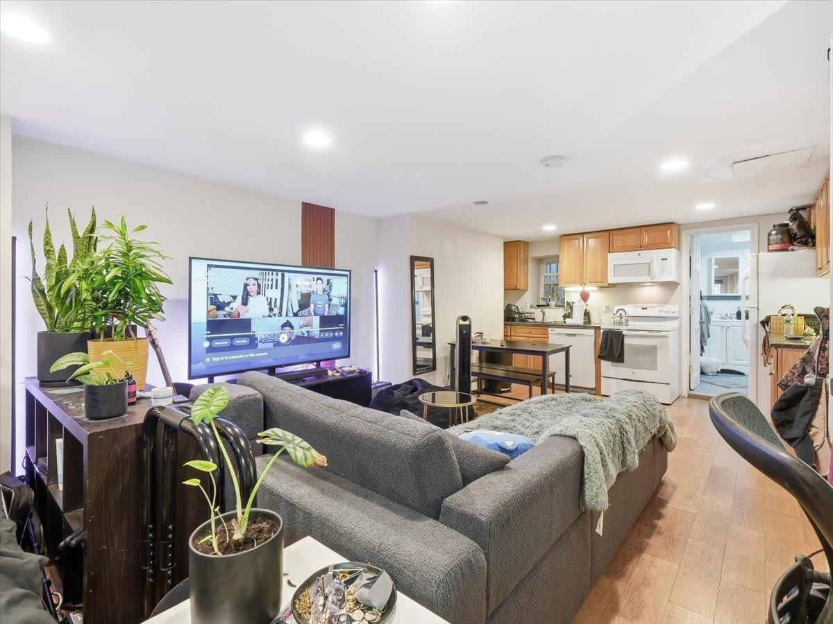 263 Grove St, Jersey City, NJ 07302 photo
