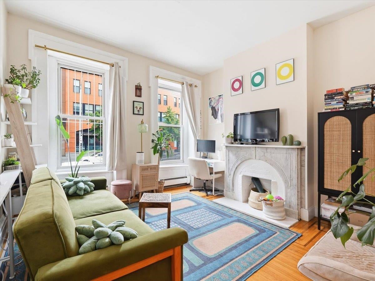 263 Grove St, Jersey City, NJ 07302 photo