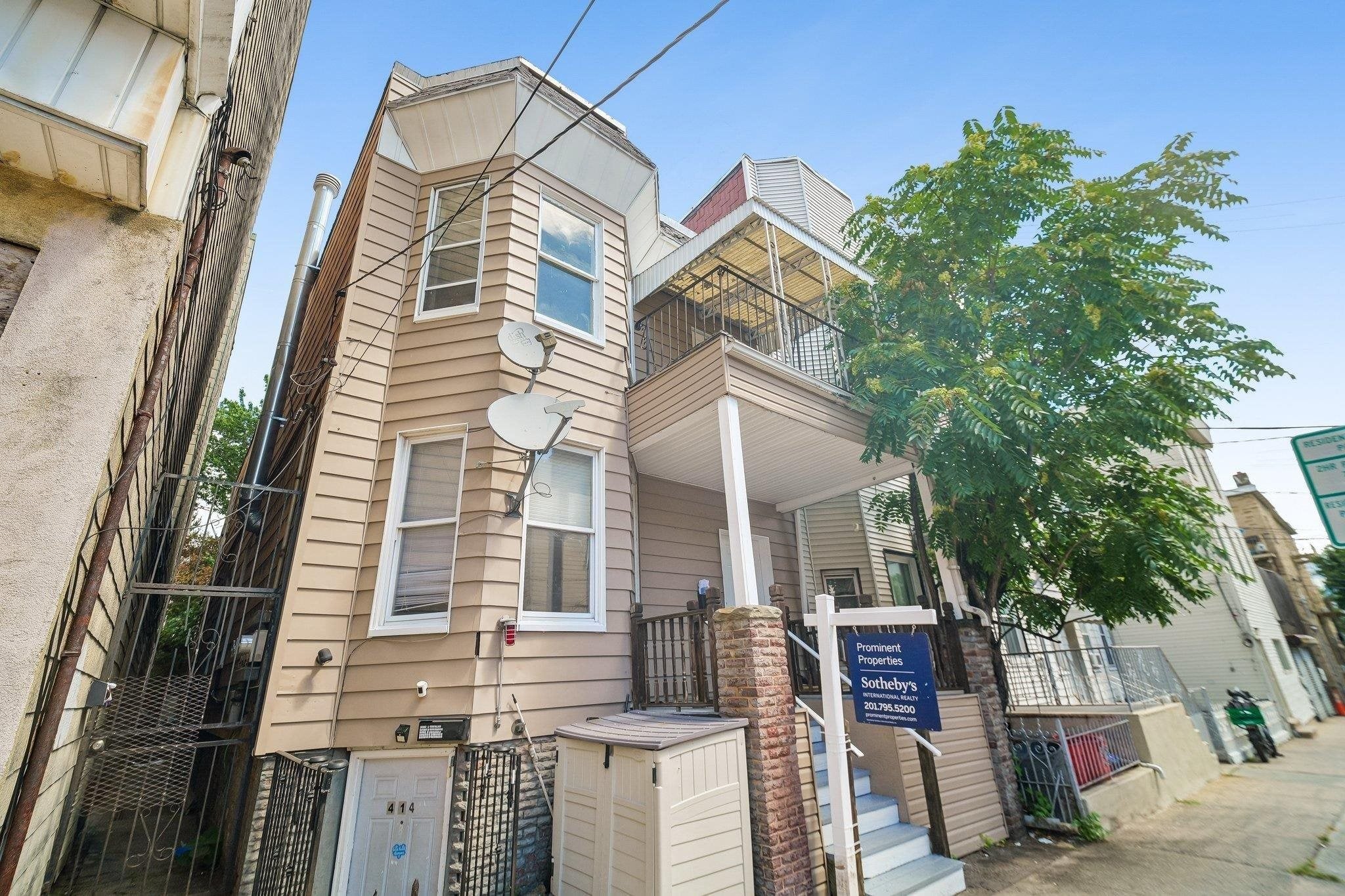 414 Monastery Pl, Union City, NJ 07087