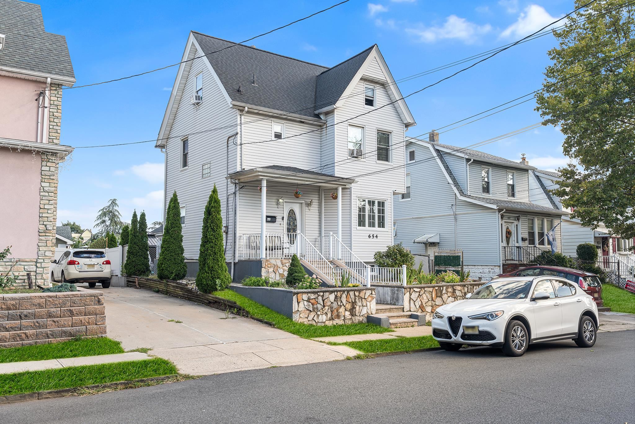 656 Devon St, Kearny, NJ 07032 photo
