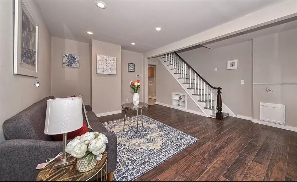 70 25th St, Bayonne, NJ 07002