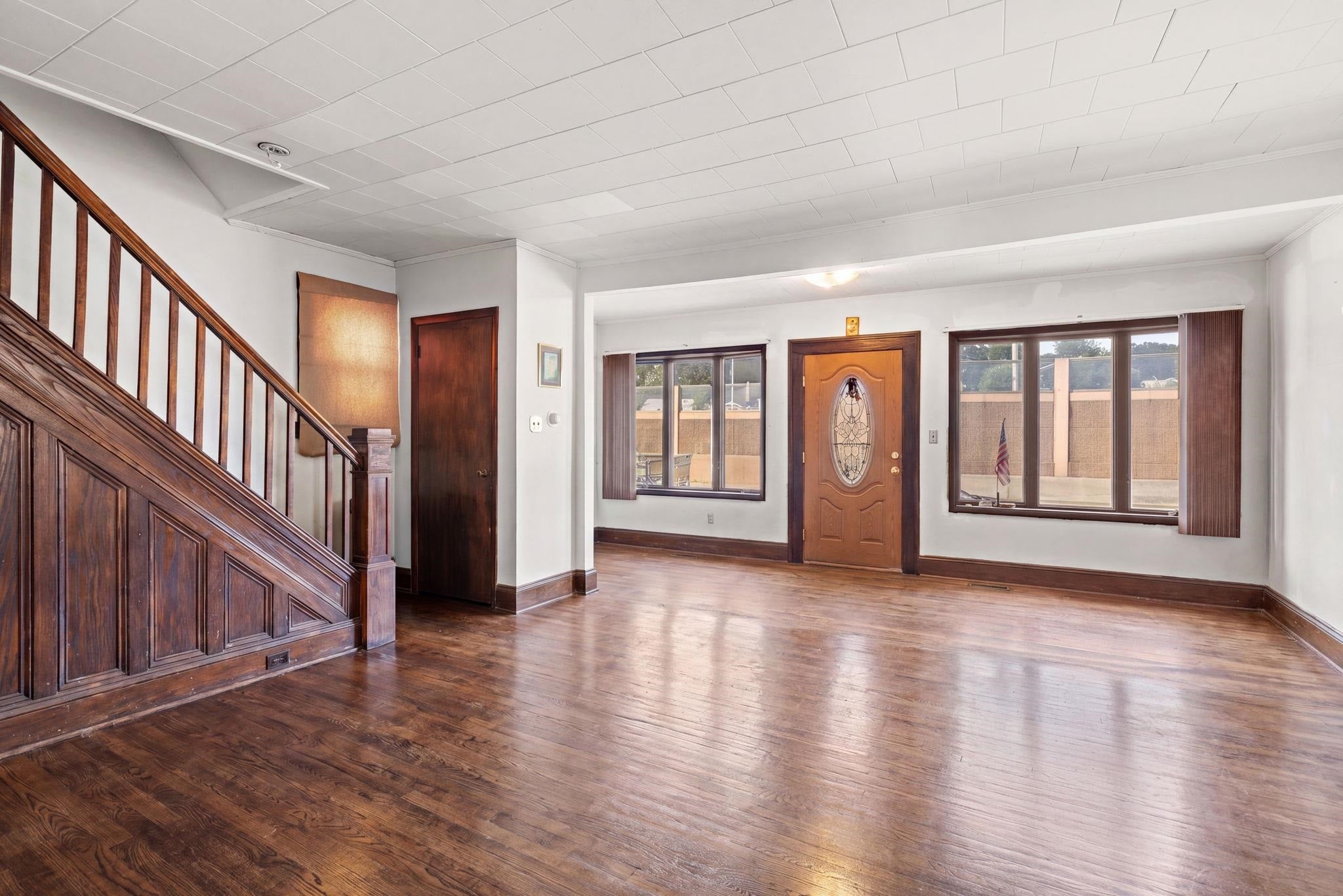 420 Rutherford Ave, Lyndhurst, NJ 07071