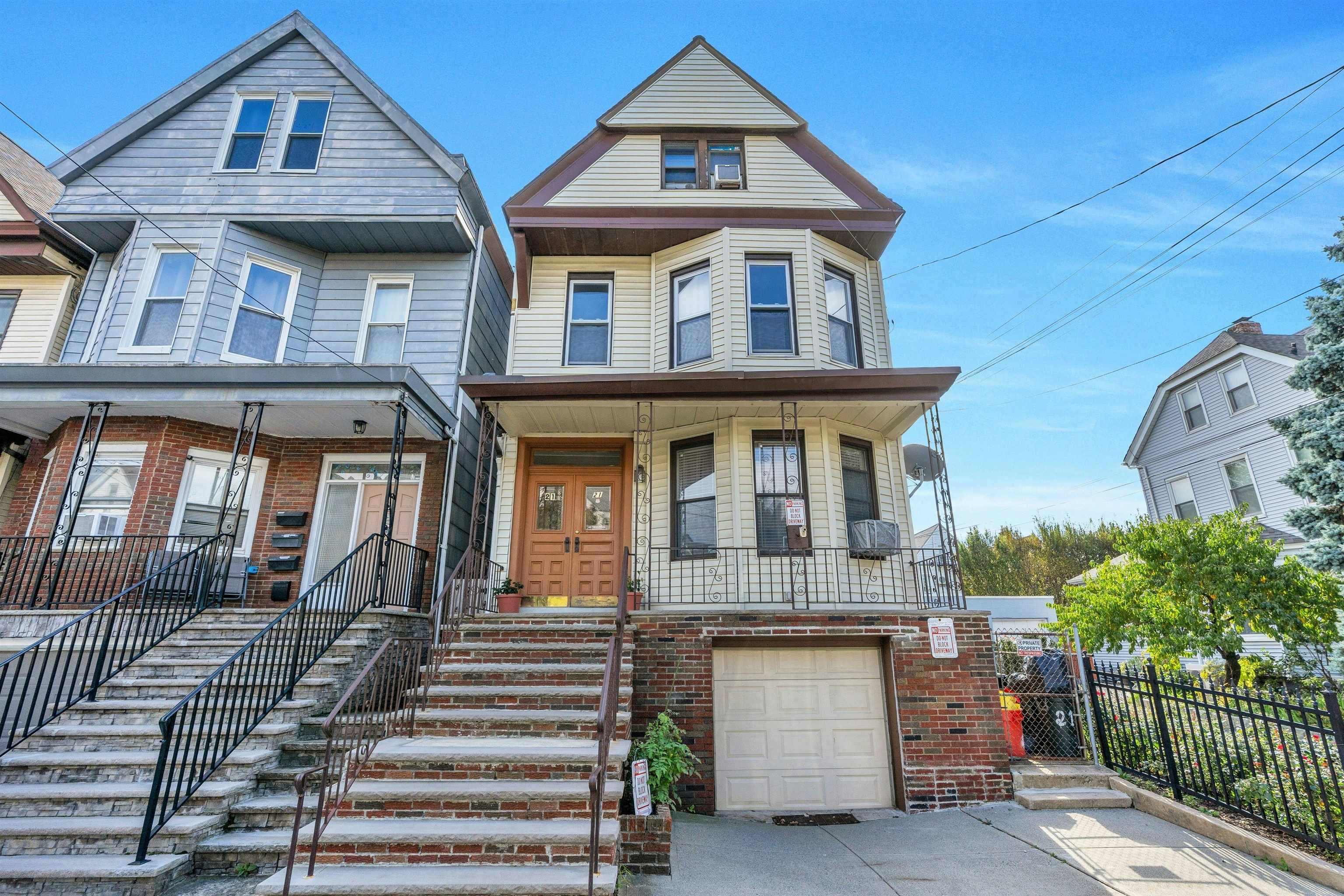 21 Cooper Pl, Weehawken, NJ 07086