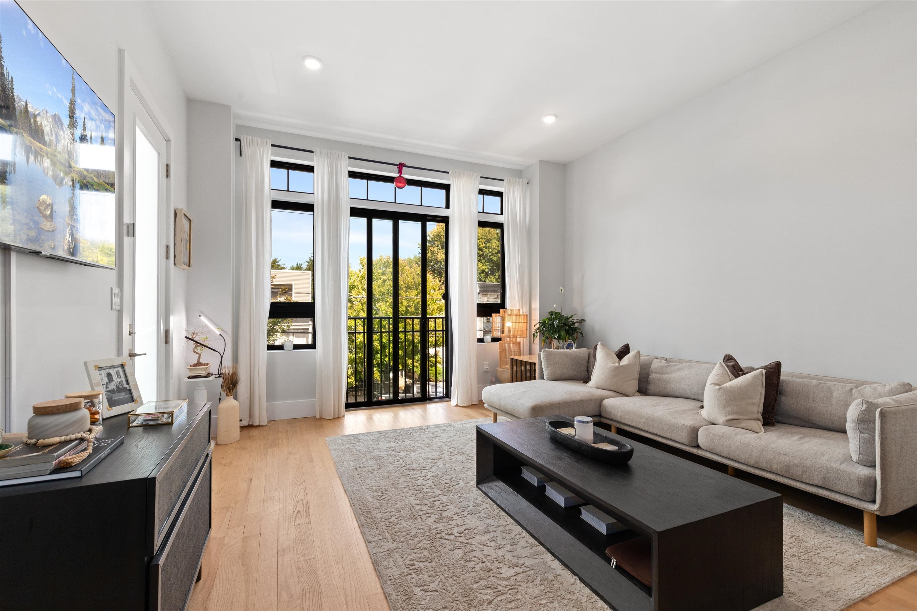 107 Orient Ave, Jersey City, NJ 07305 photo