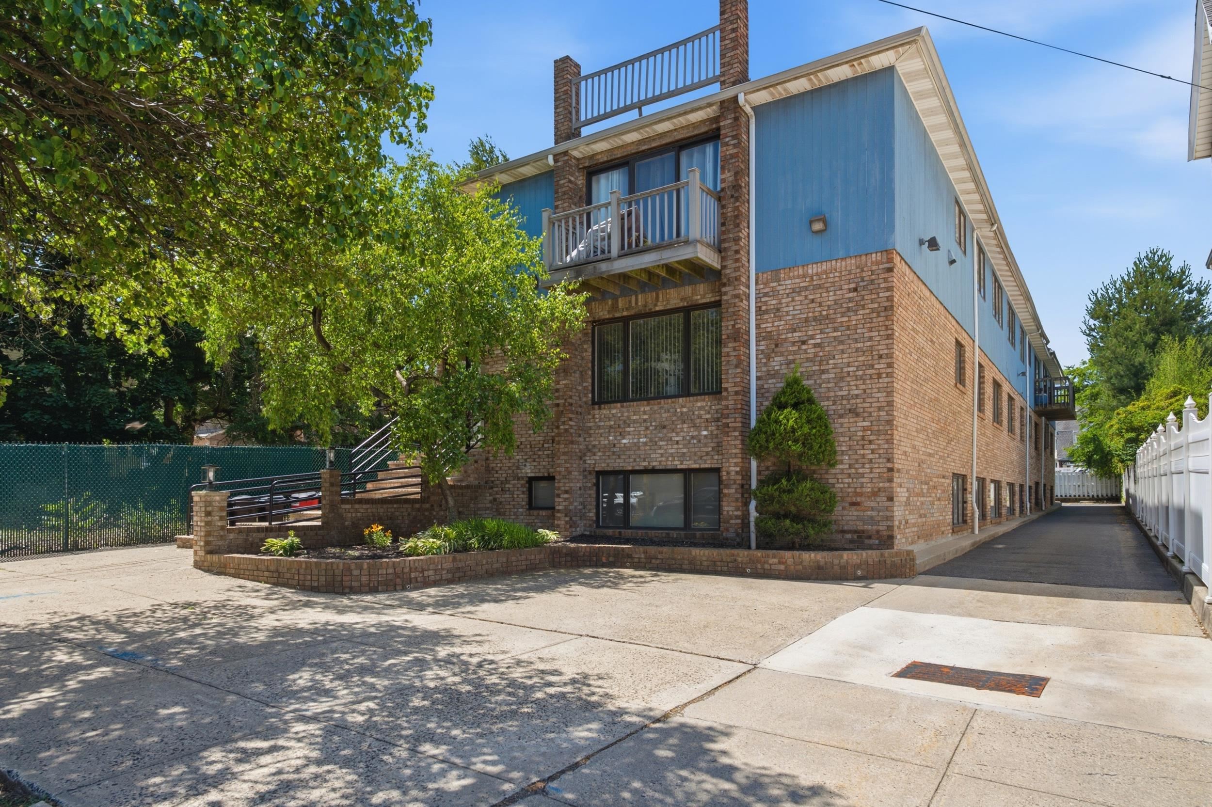 126 33rd St, Bayonne, NJ 07002