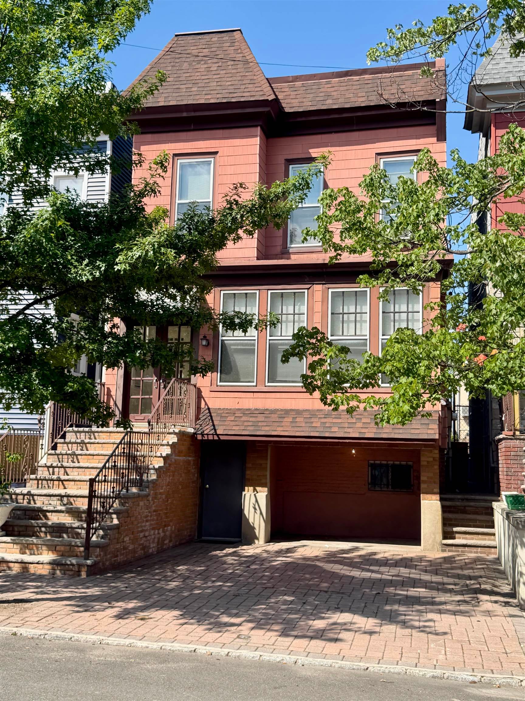 218 Jane St, Weehawken, NJ 07086