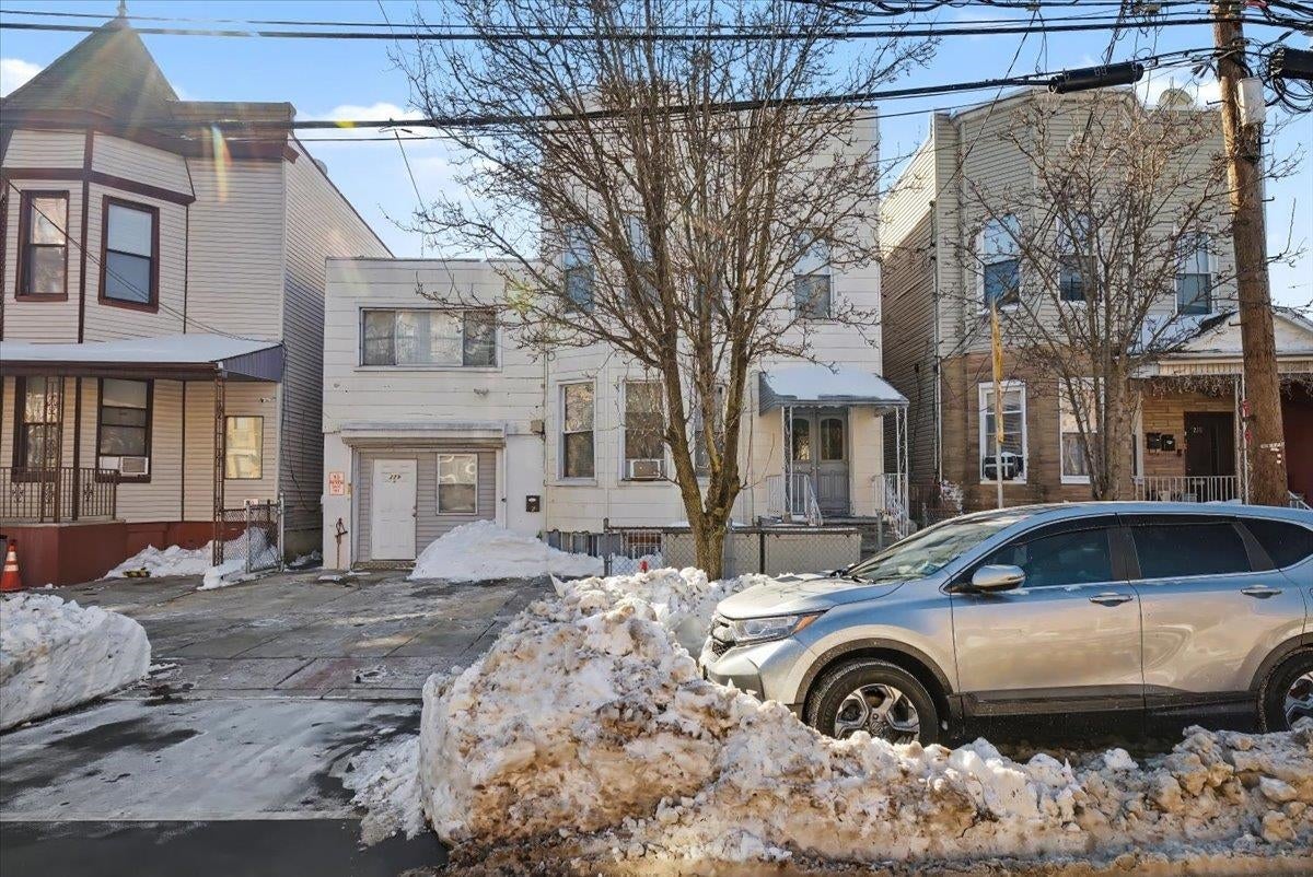 229 231 48th St, Union City, NJ 07087