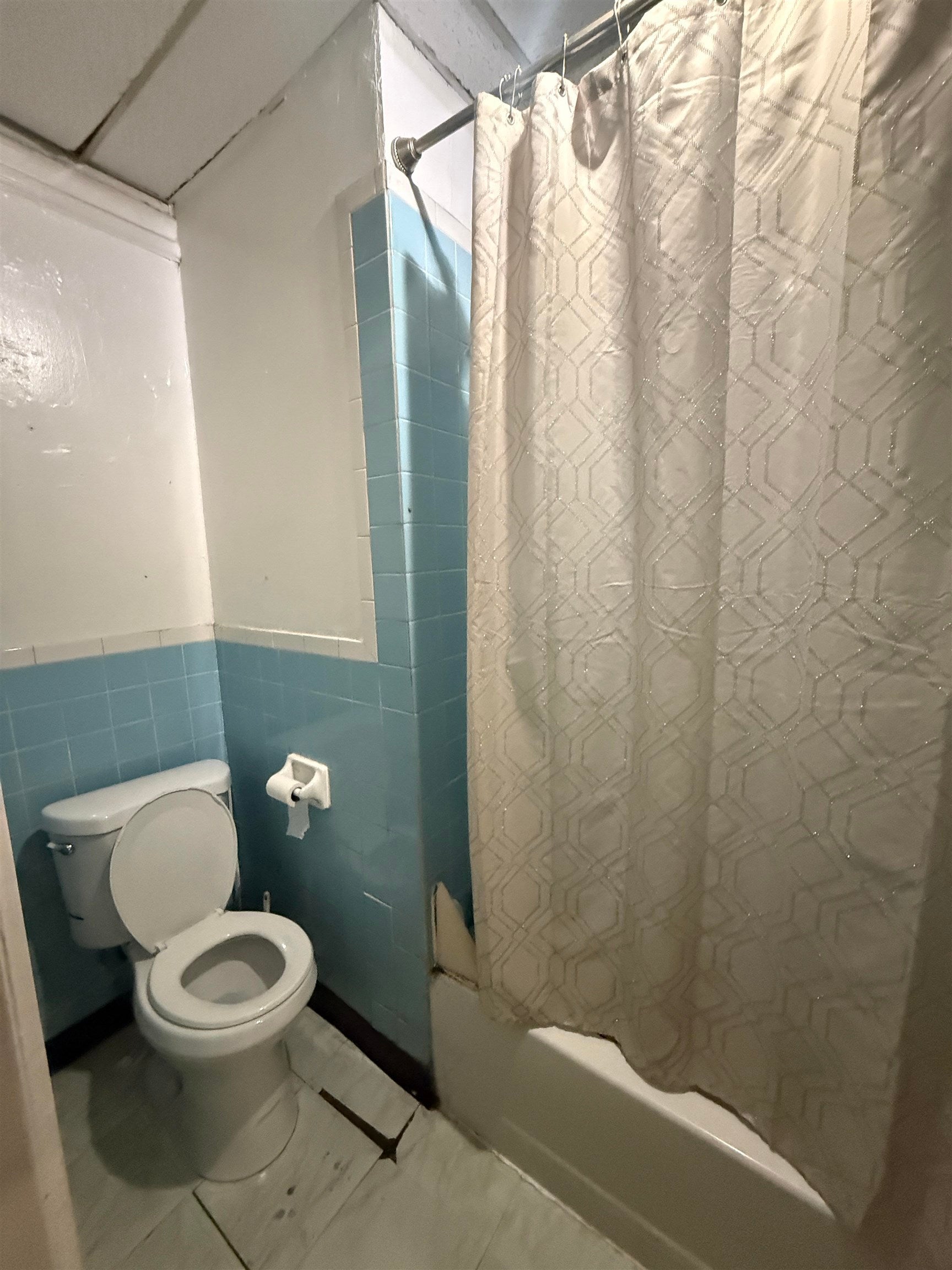 239 Whiton St, Jersey City, NJ 07304 photo