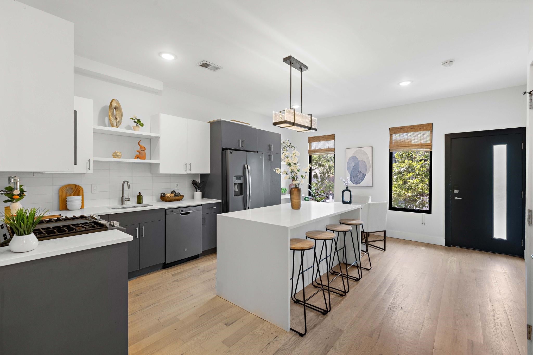 20 Jewett Ave, Jersey City, NJ 07304