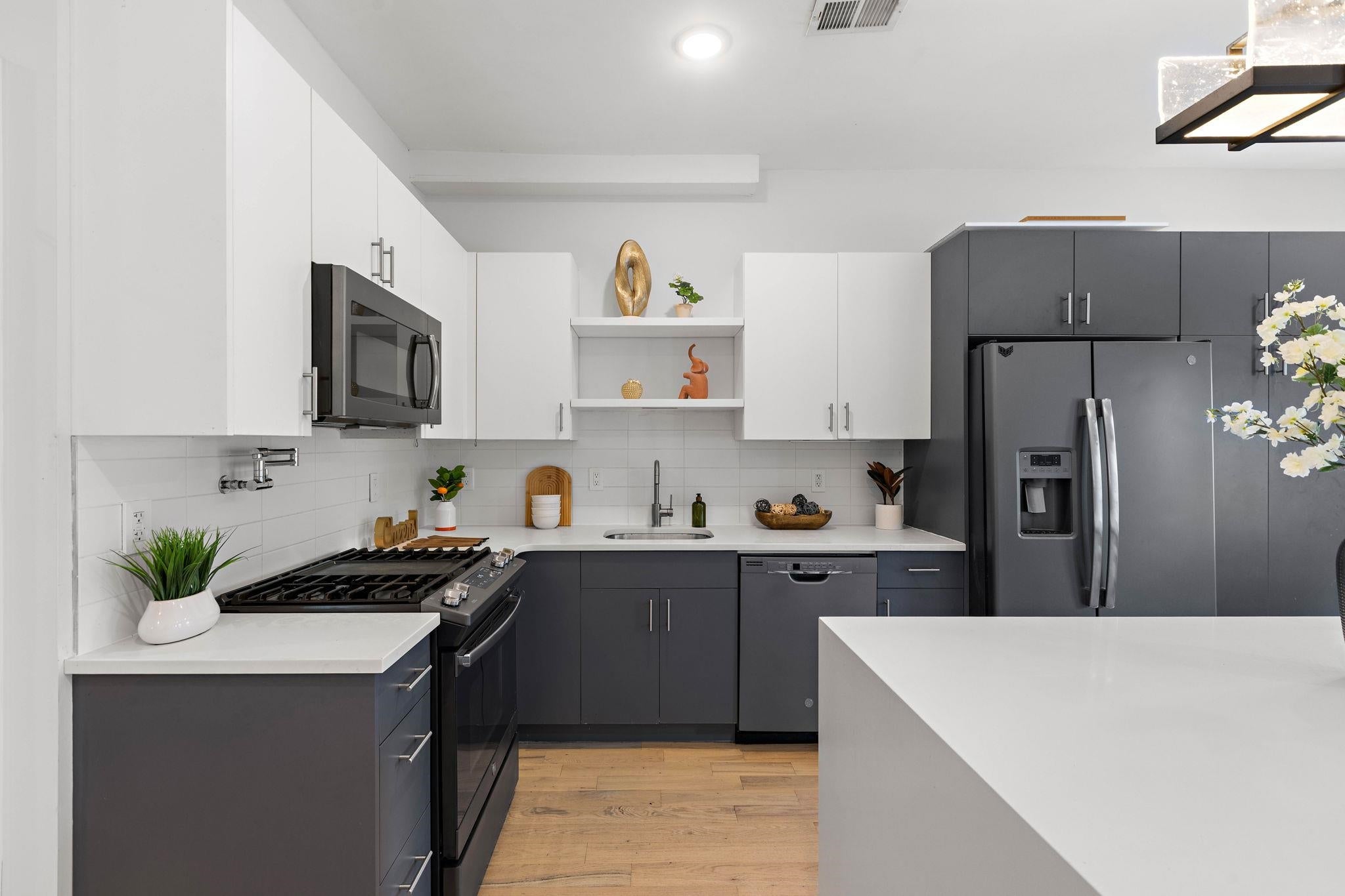 20 Jewett Ave #1, Jersey City, NJ 07304 photo
