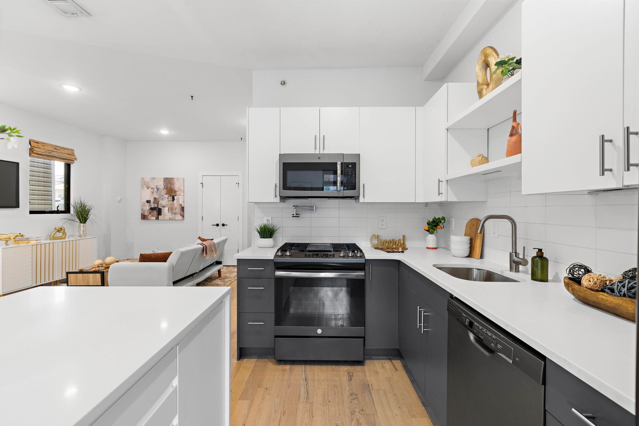 20 Jewett Ave #1, Jersey City, NJ 07304 photo