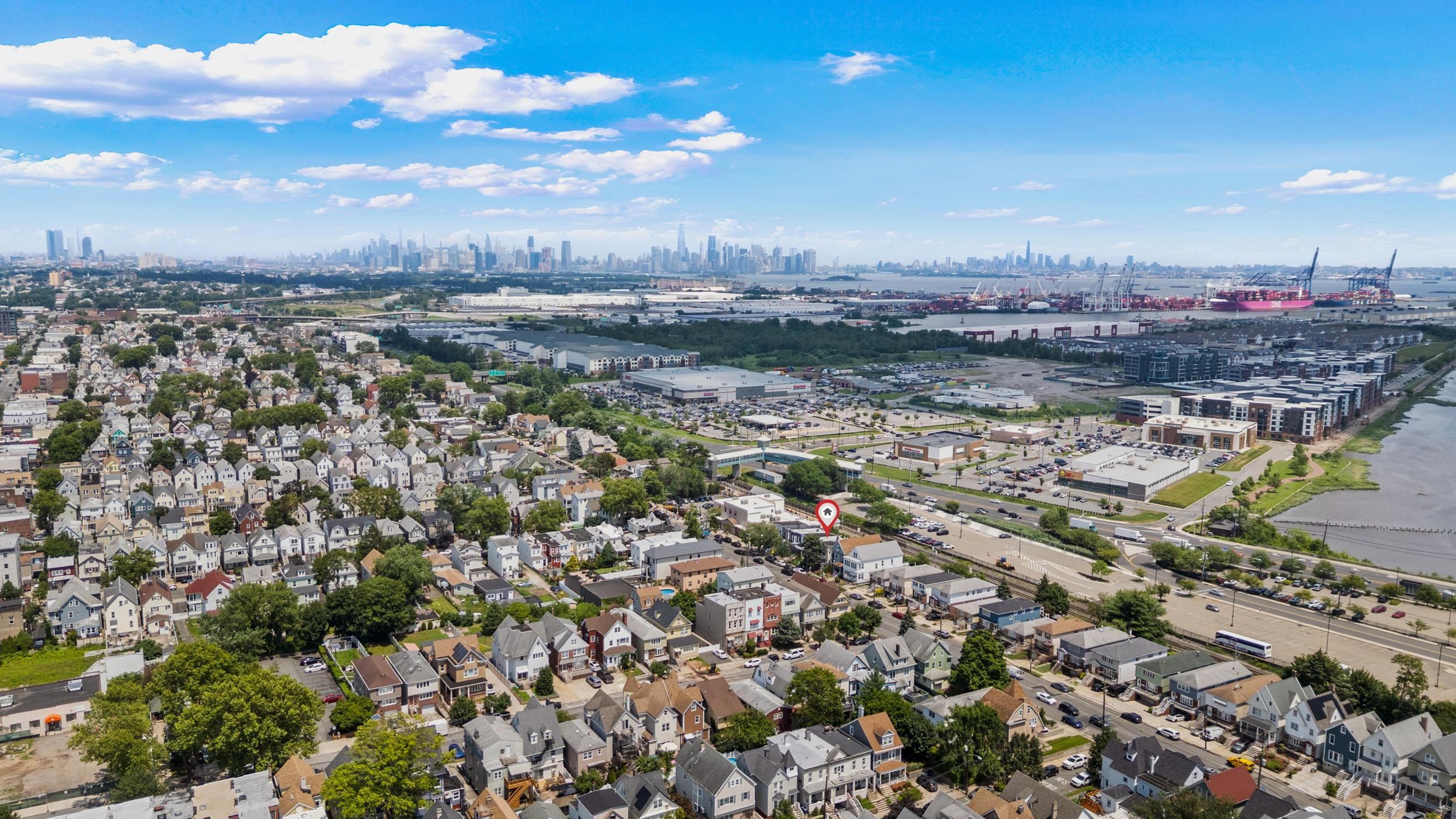 526 Avenue E, Bayonne, NJ 07002 photo