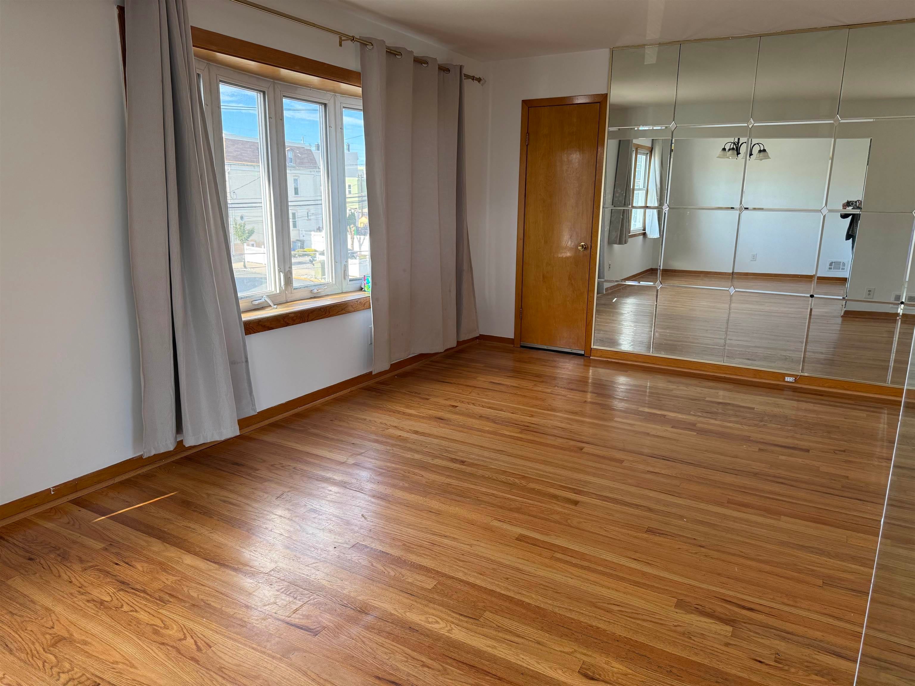 214 Avenue F, Bayonne, NJ 07002 photo