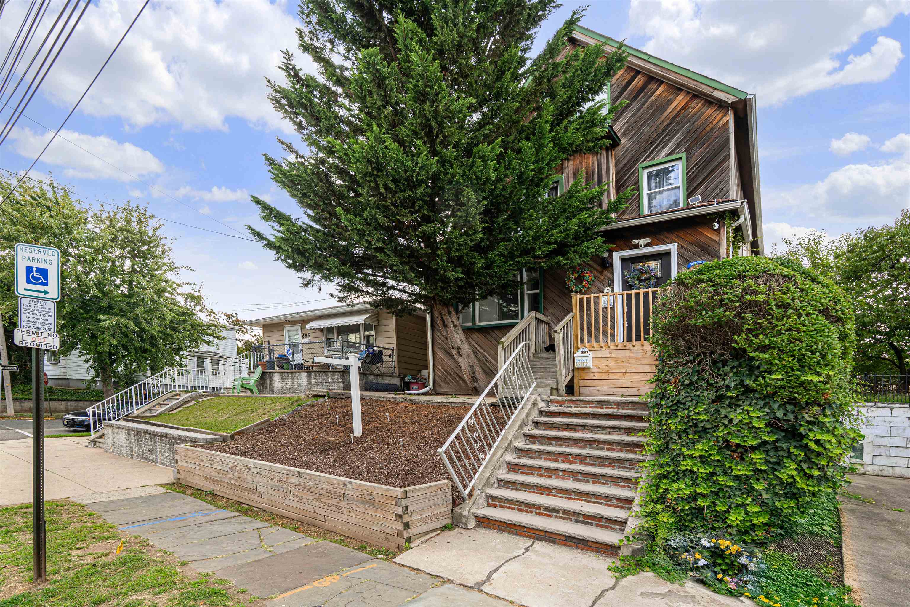 687 Avenue E, Bayonne, NJ 07002