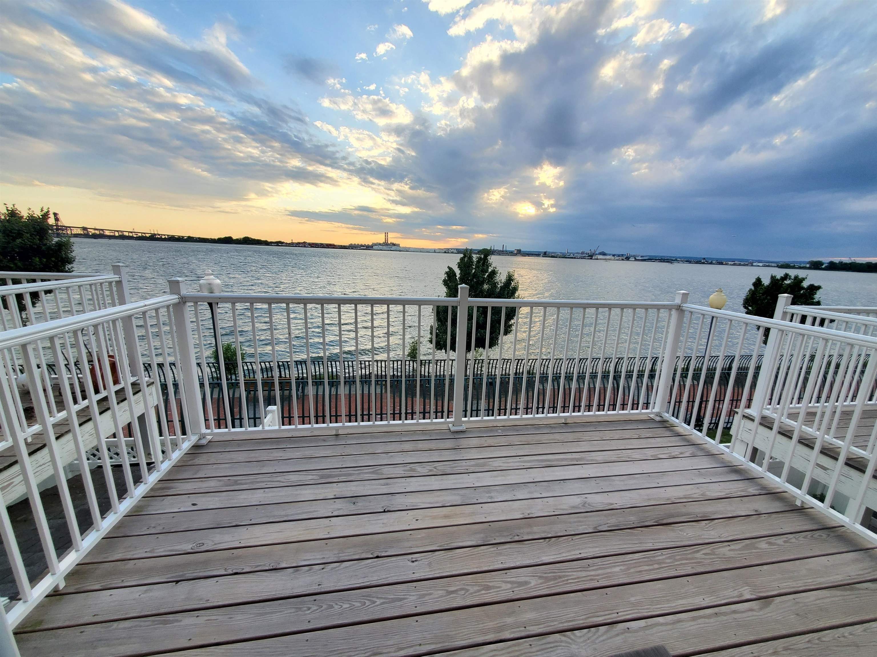 17 Willow St, Jersey City, NJ 07305 photo