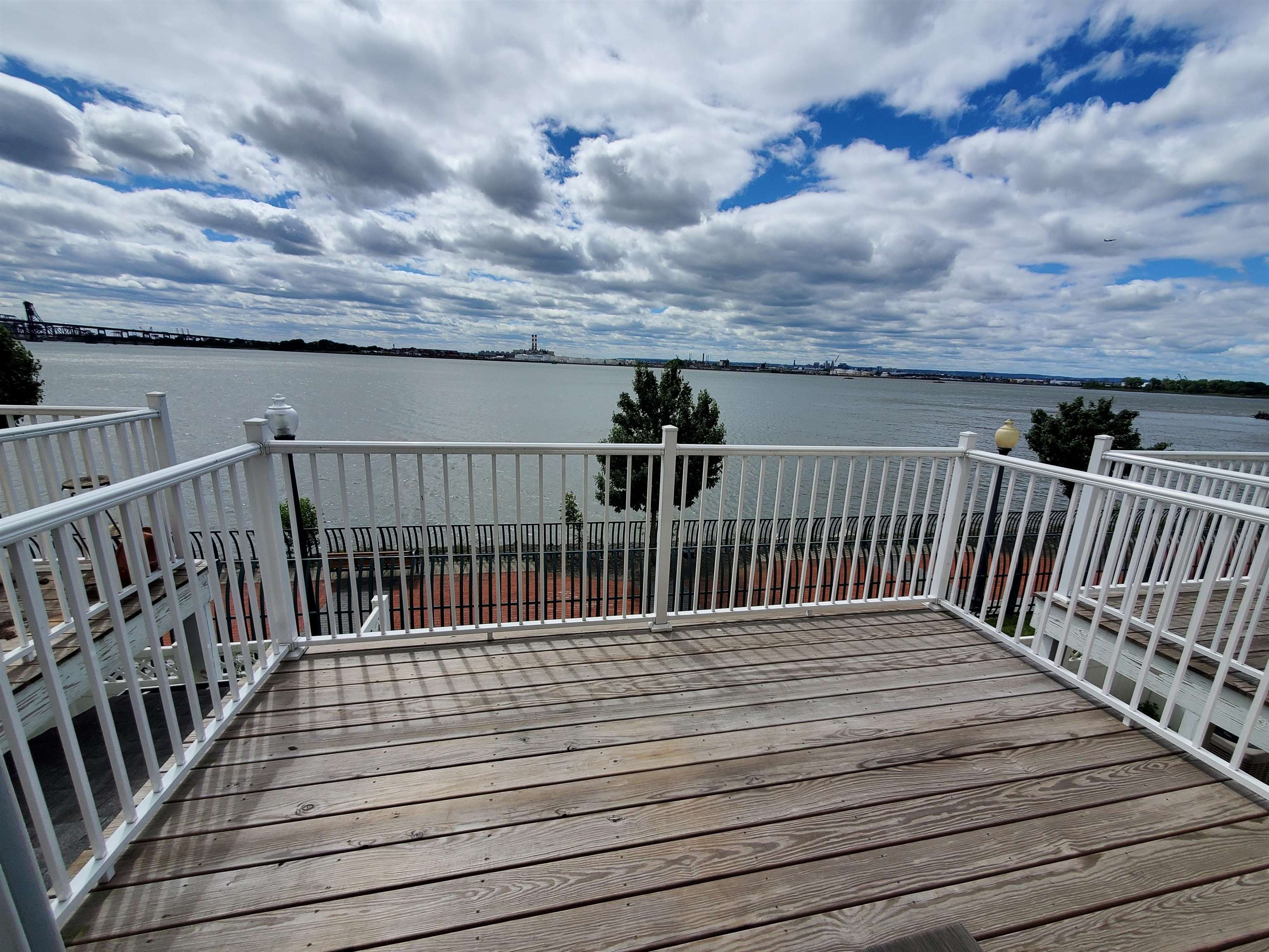 17 Willow St, Jersey City, NJ 07305 photo
