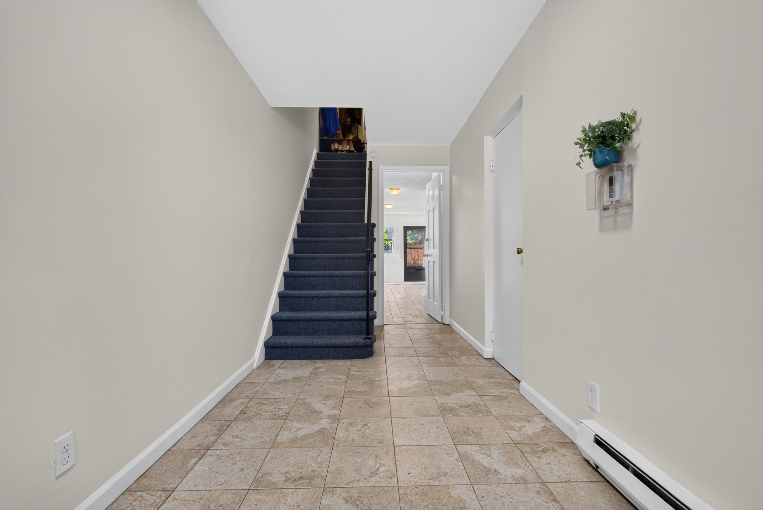 5 Reservoir Ave, Jersey City, NJ 07307 photo