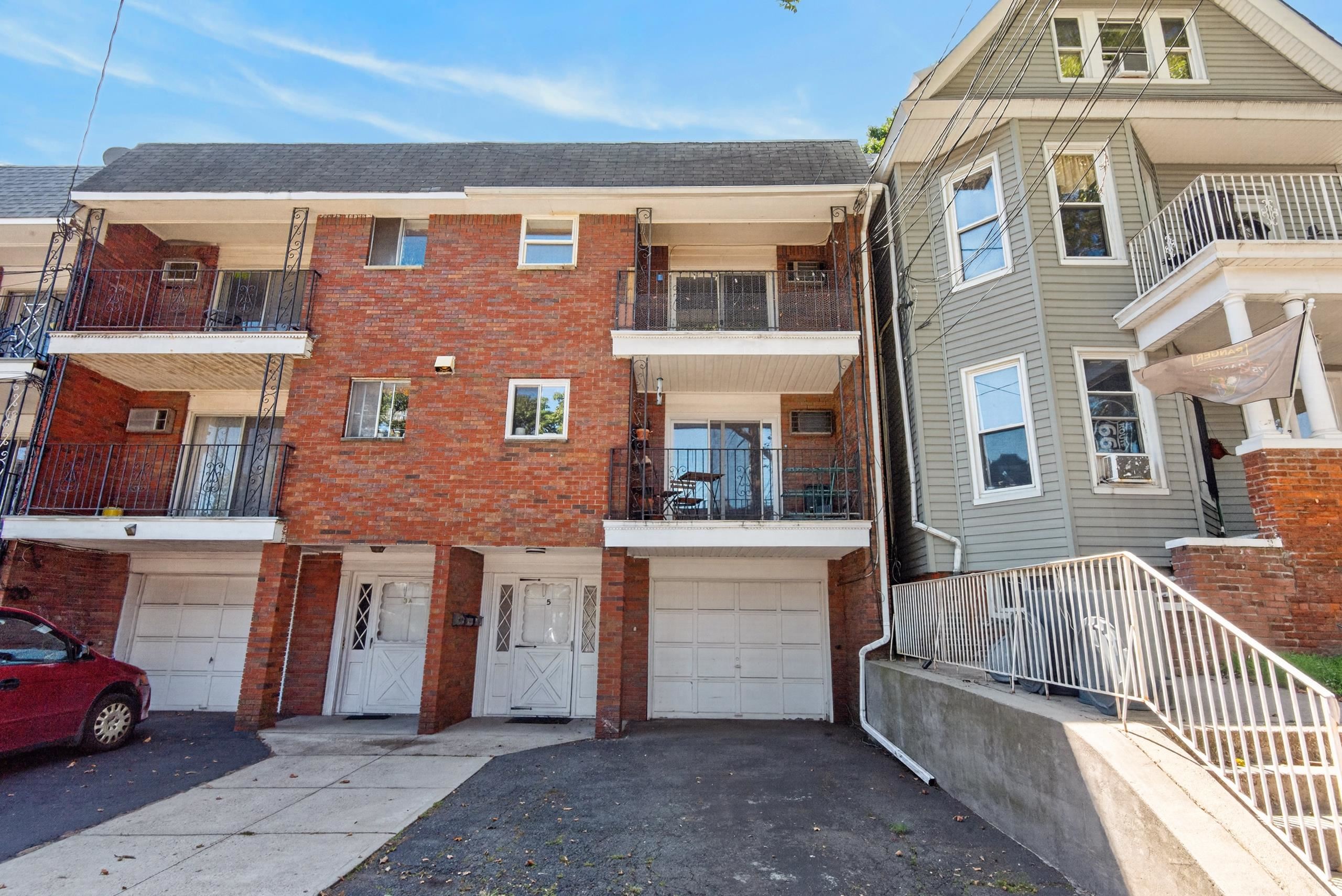 5 Reservoir Ave, Jersey City, NJ 07307 photo