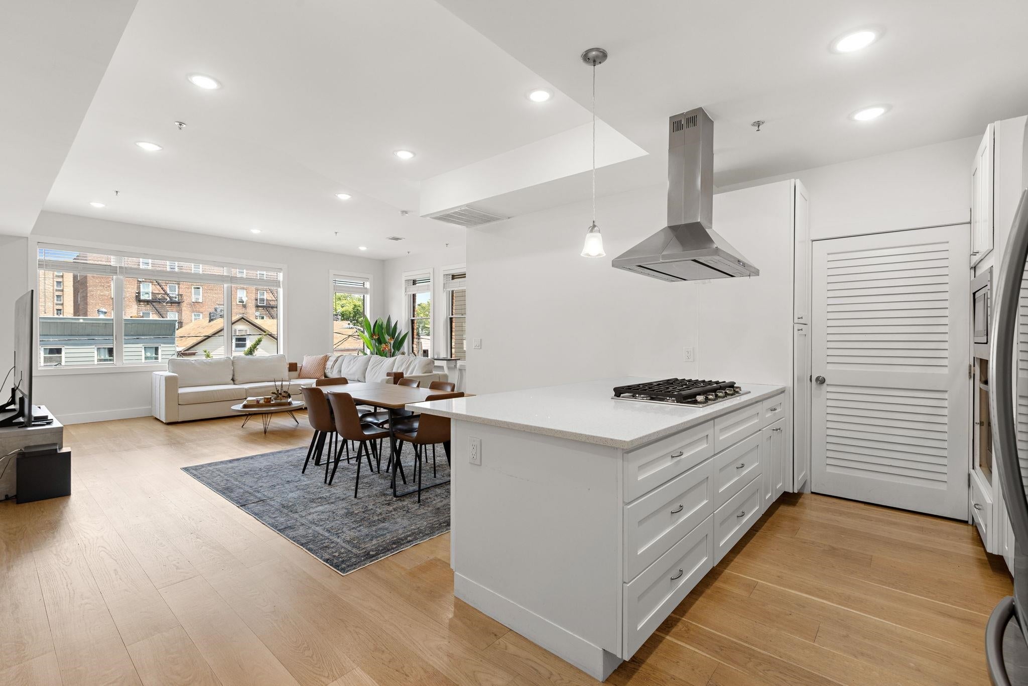 315 5th St, Union City, NJ 07087