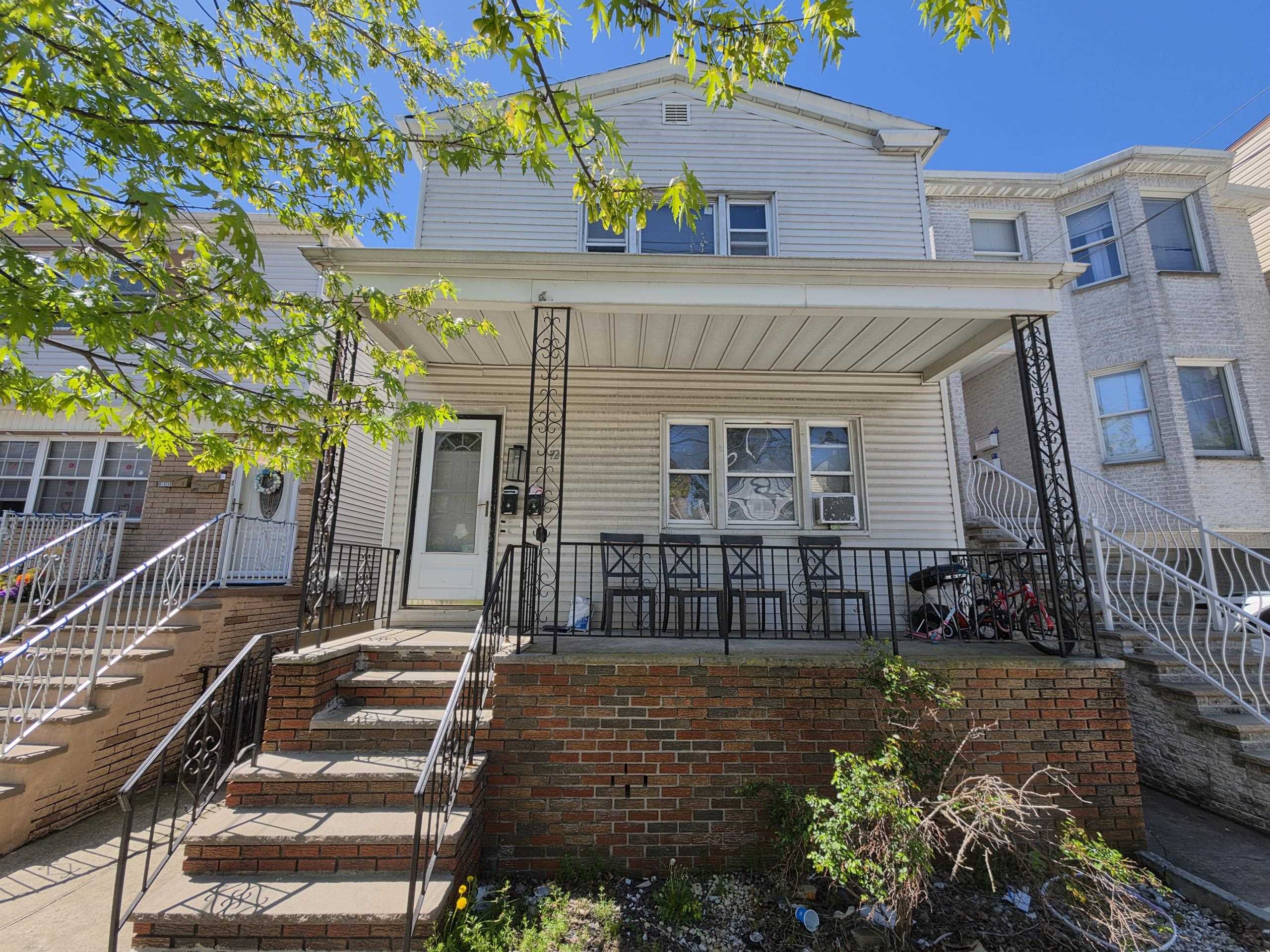 12 10th St, Bayonne, NJ 07002